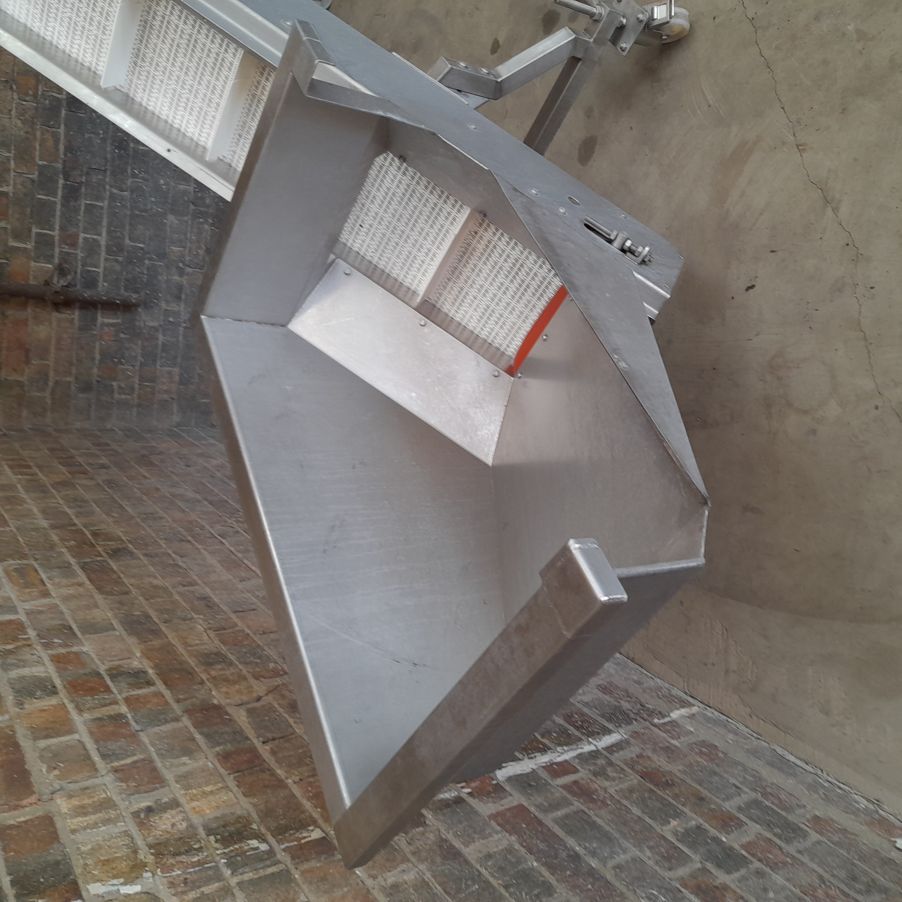 Used Incline Conveyor