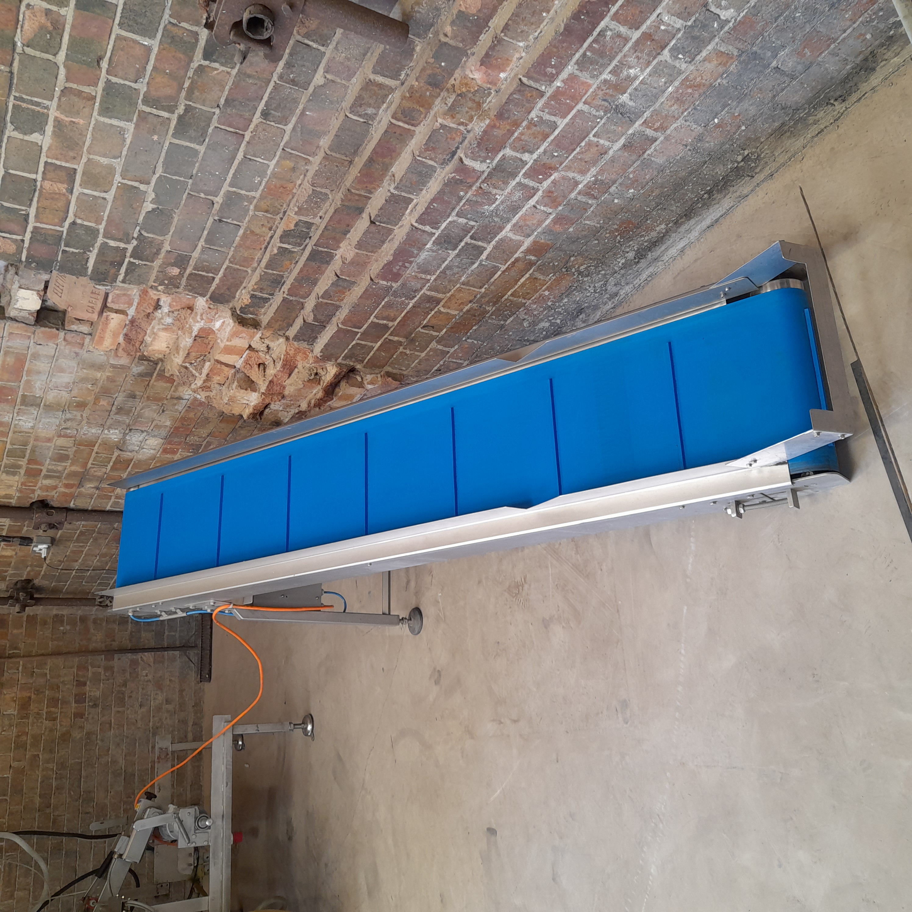 Used Incline Conveyor