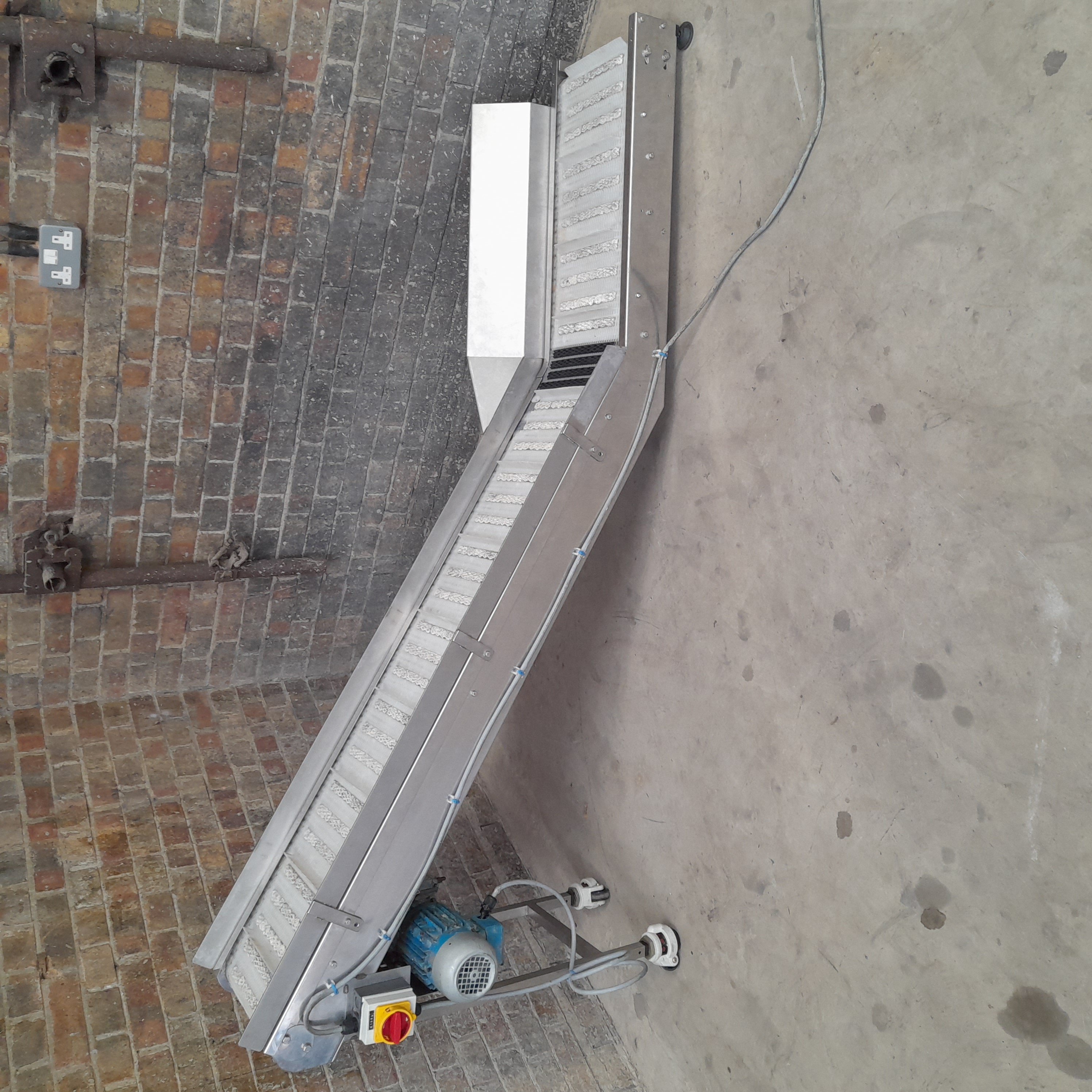 Used Incline Conveyor