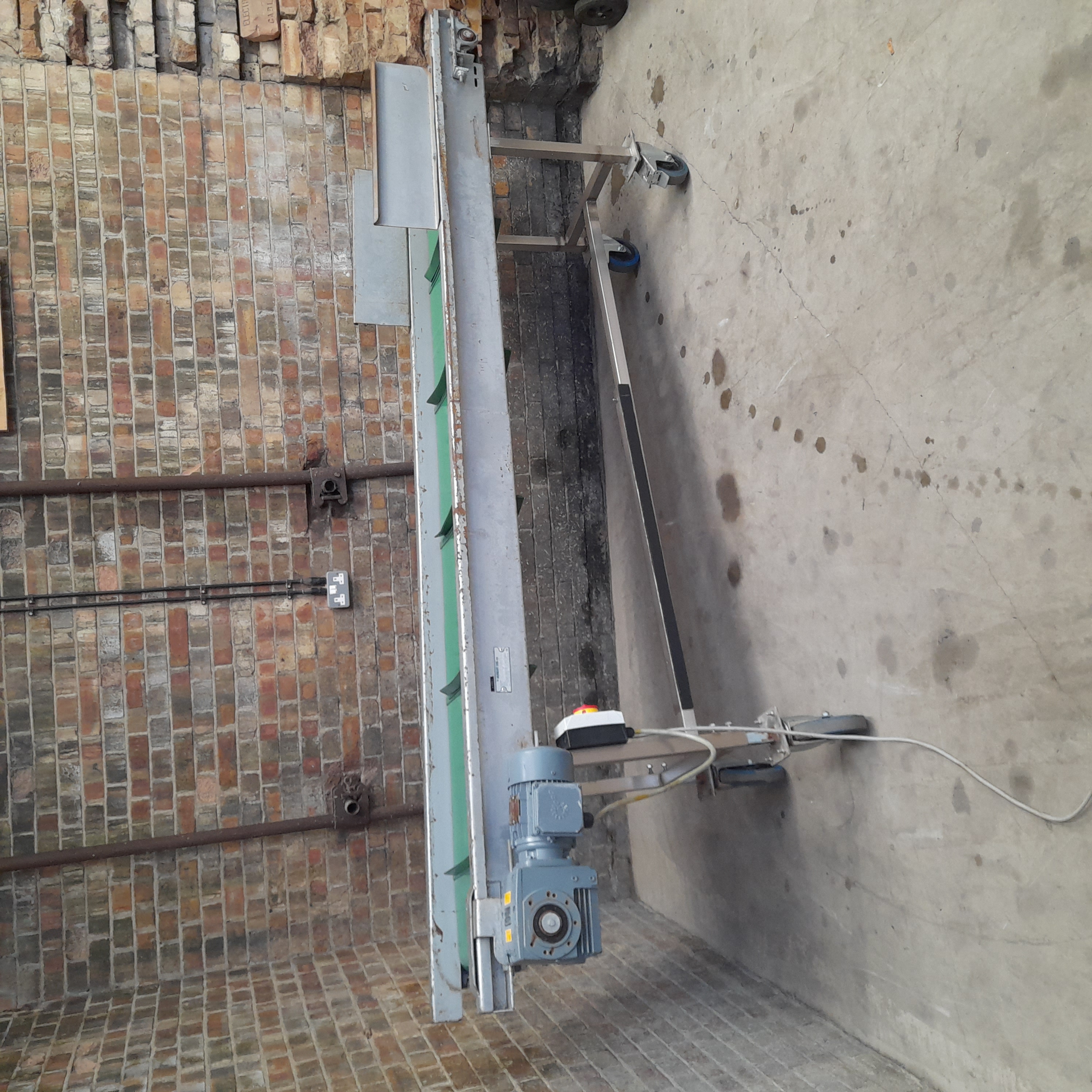 Used Incline Conveyor