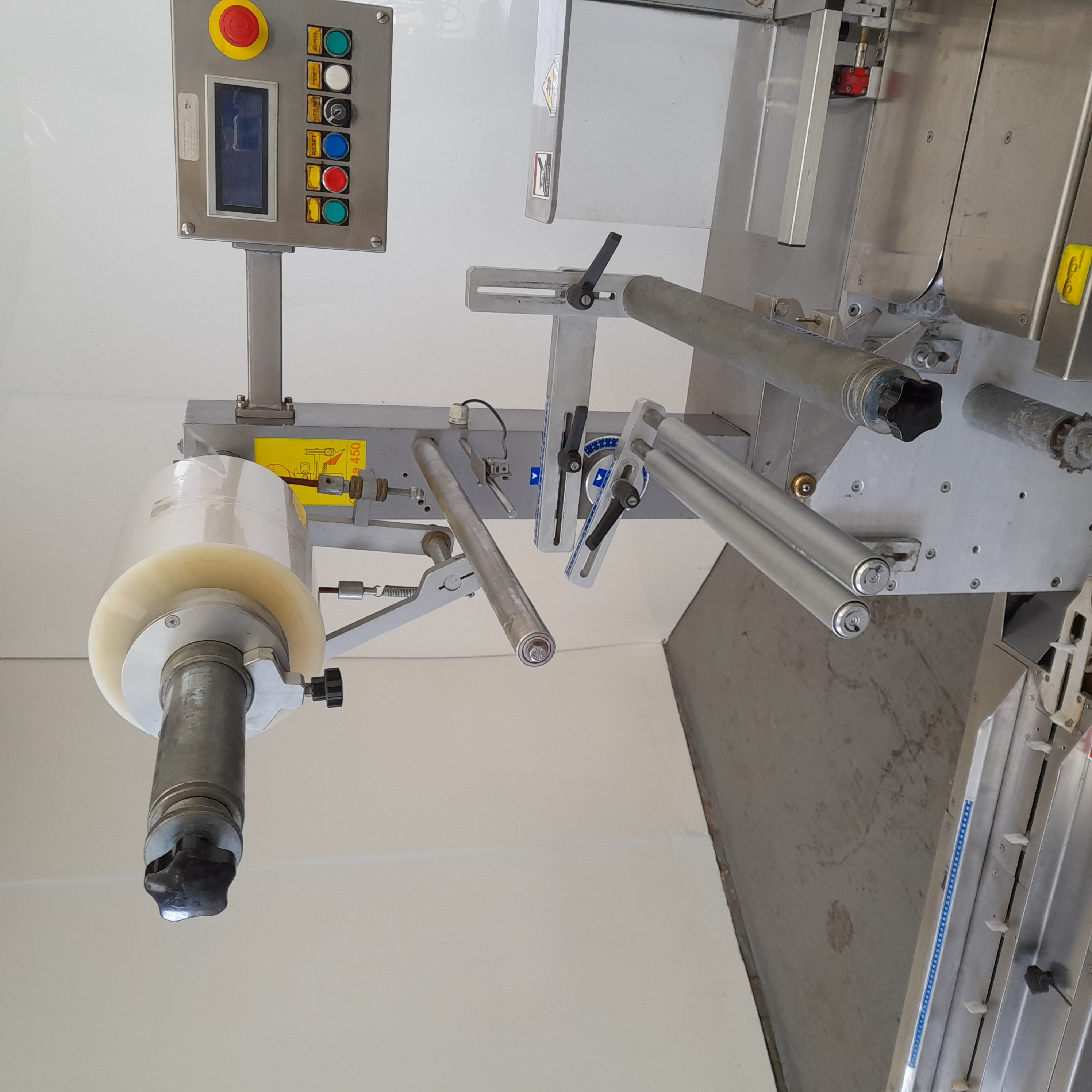 Used Delfin Flowpack with Conveyor