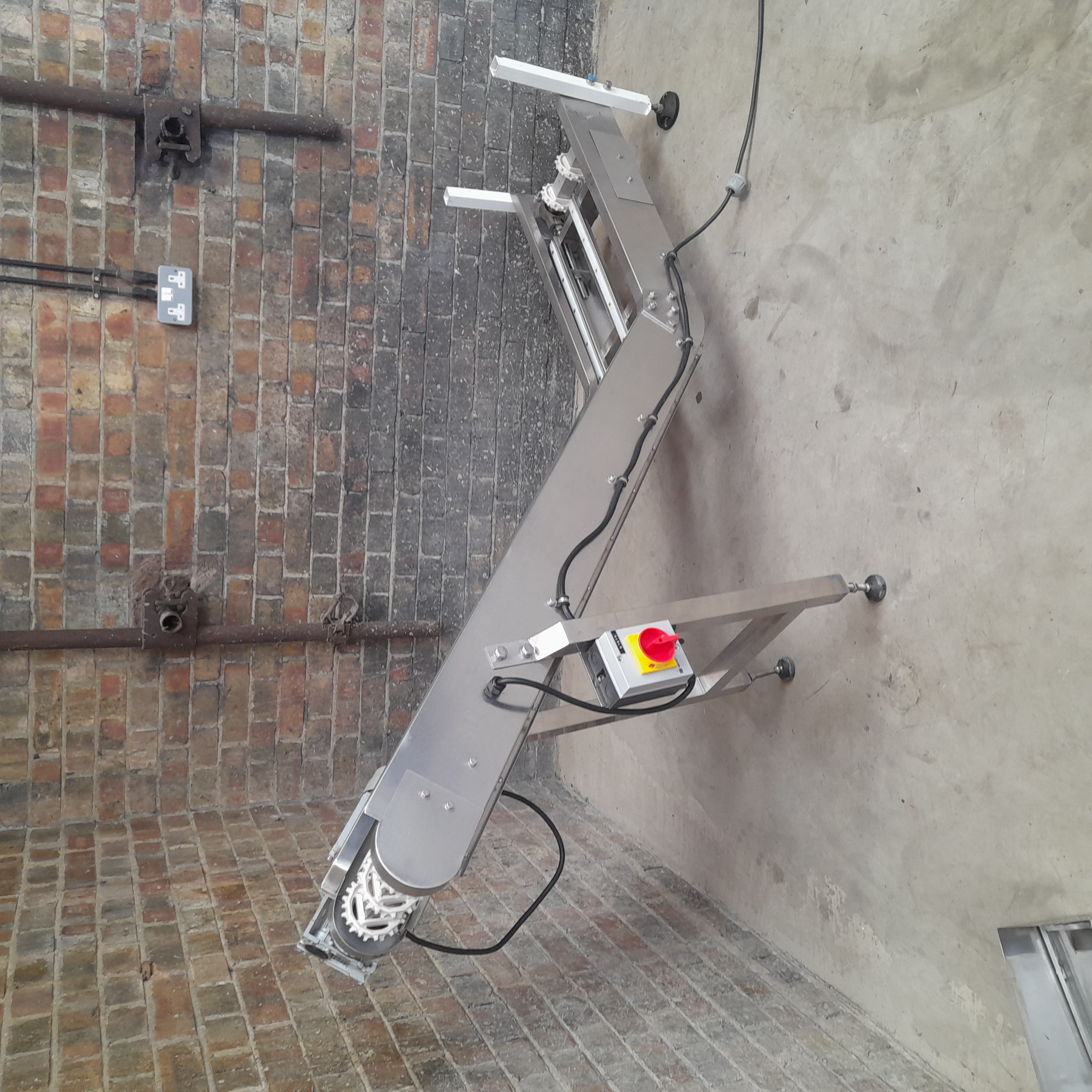 Used Incline Conveyor