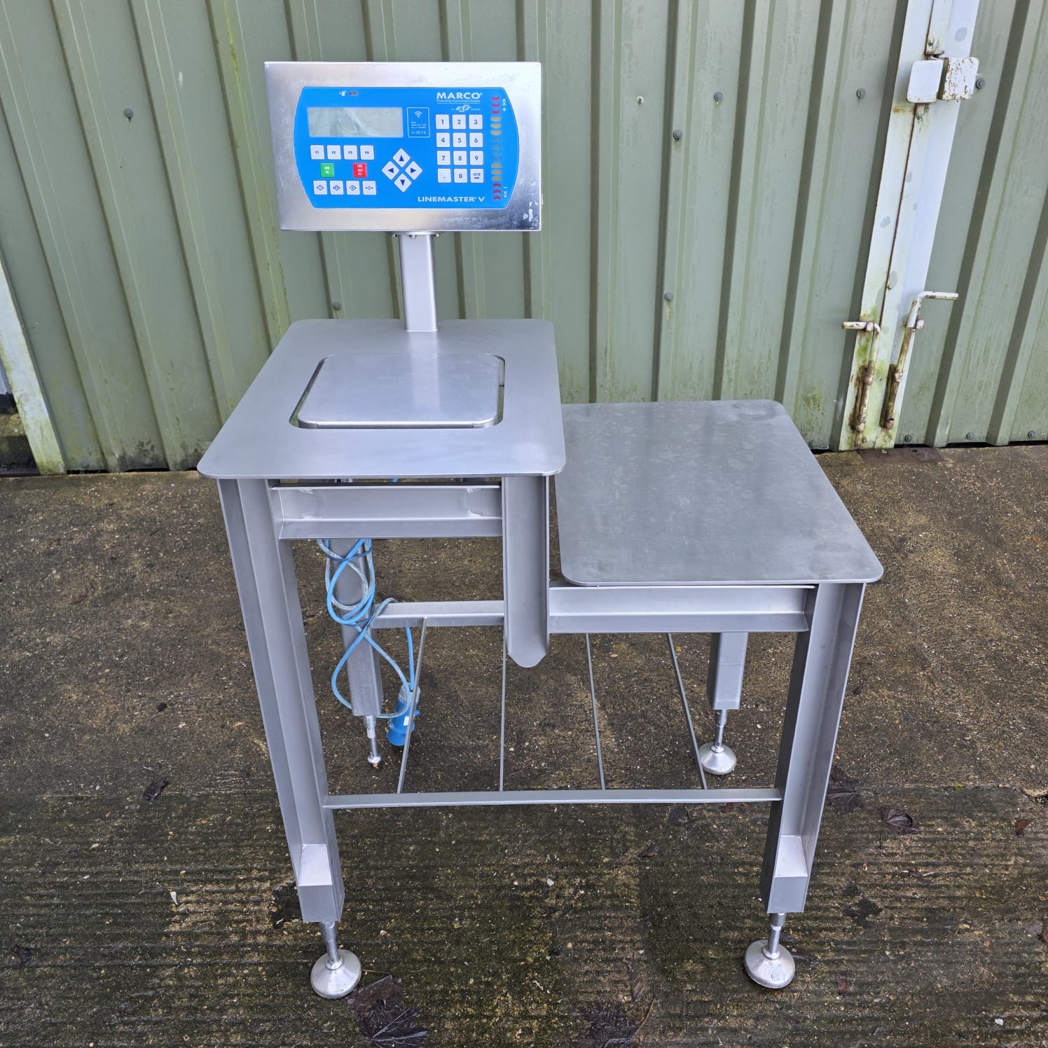 Used D115740 Weigh Table