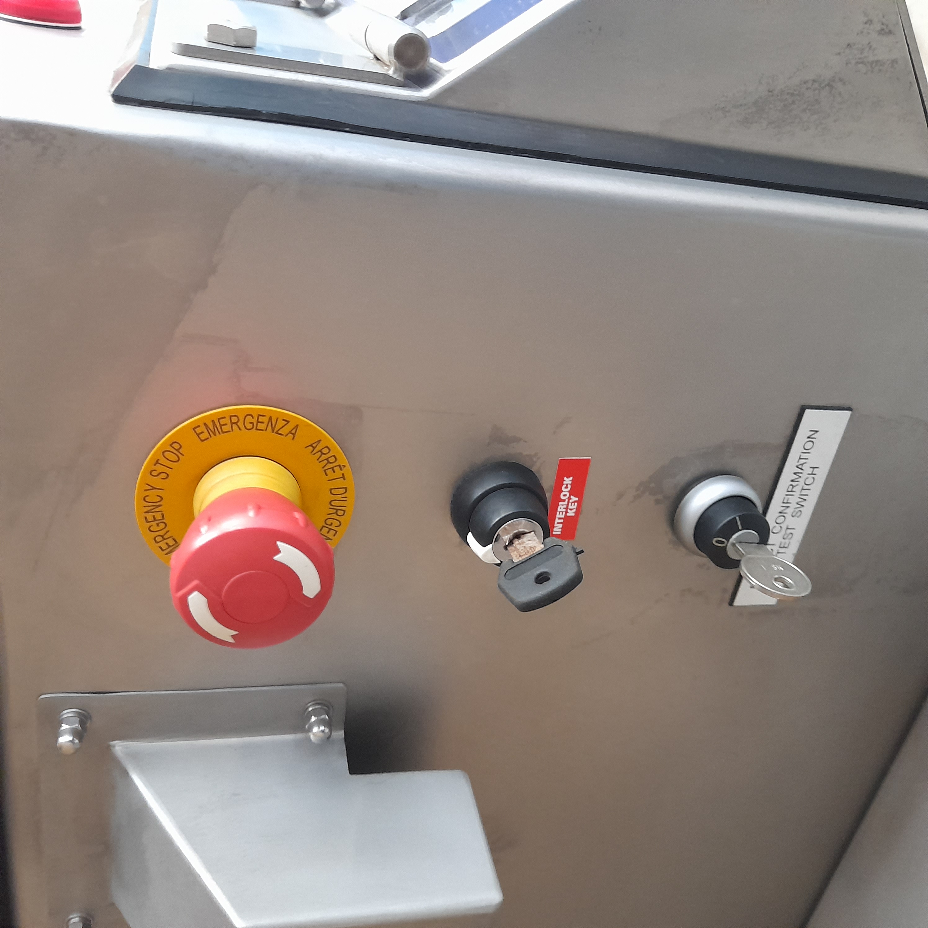 Used Loma Systems Sentry XR - XRay Machine