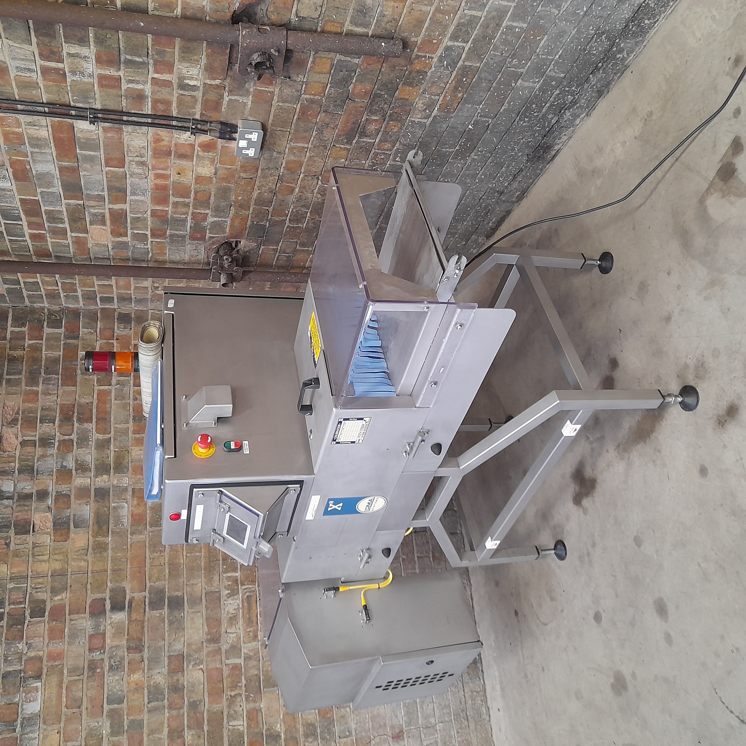 Used Loma Systems Sentry XR - XRay Machine