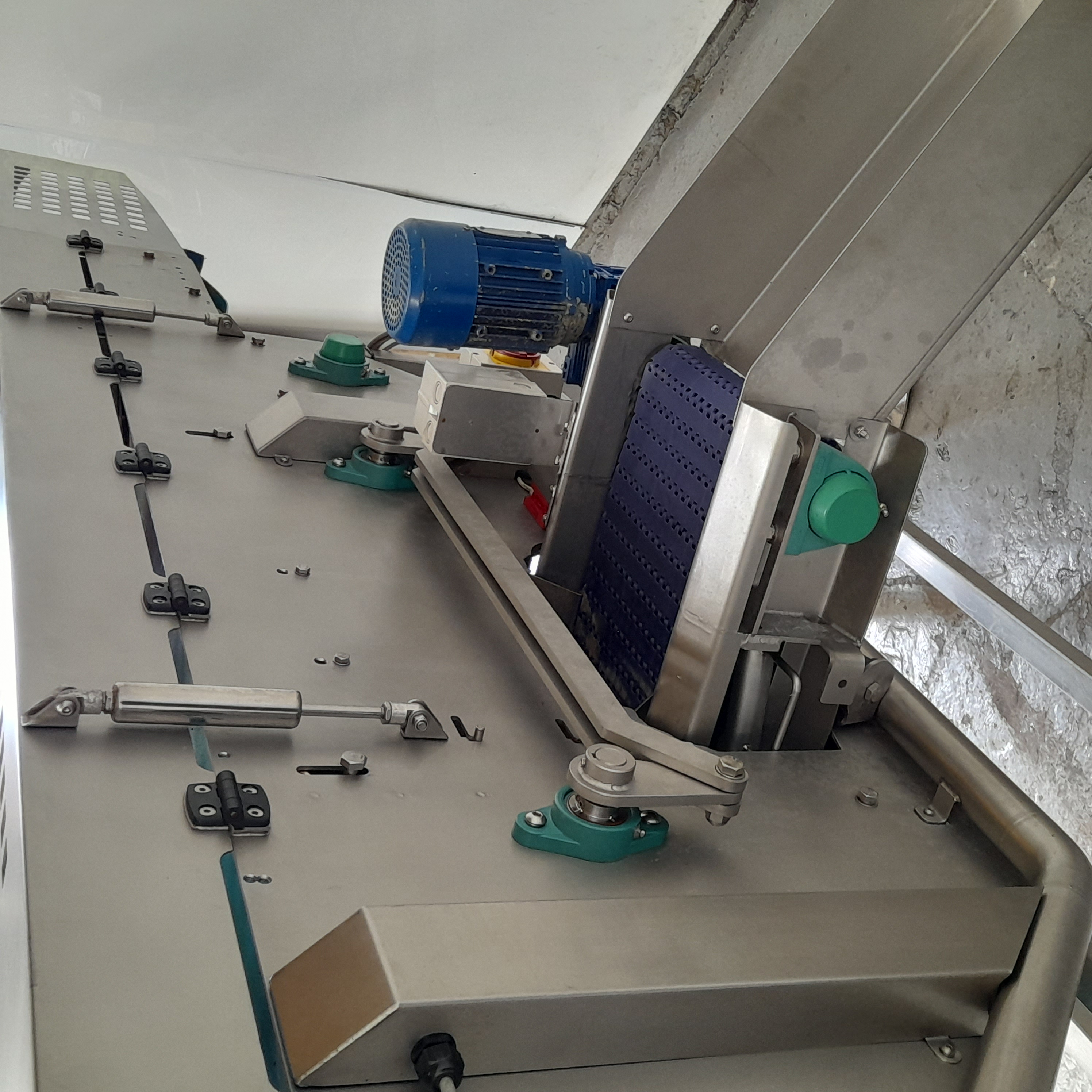 Used 2016 Tong Conveyor with Control Box