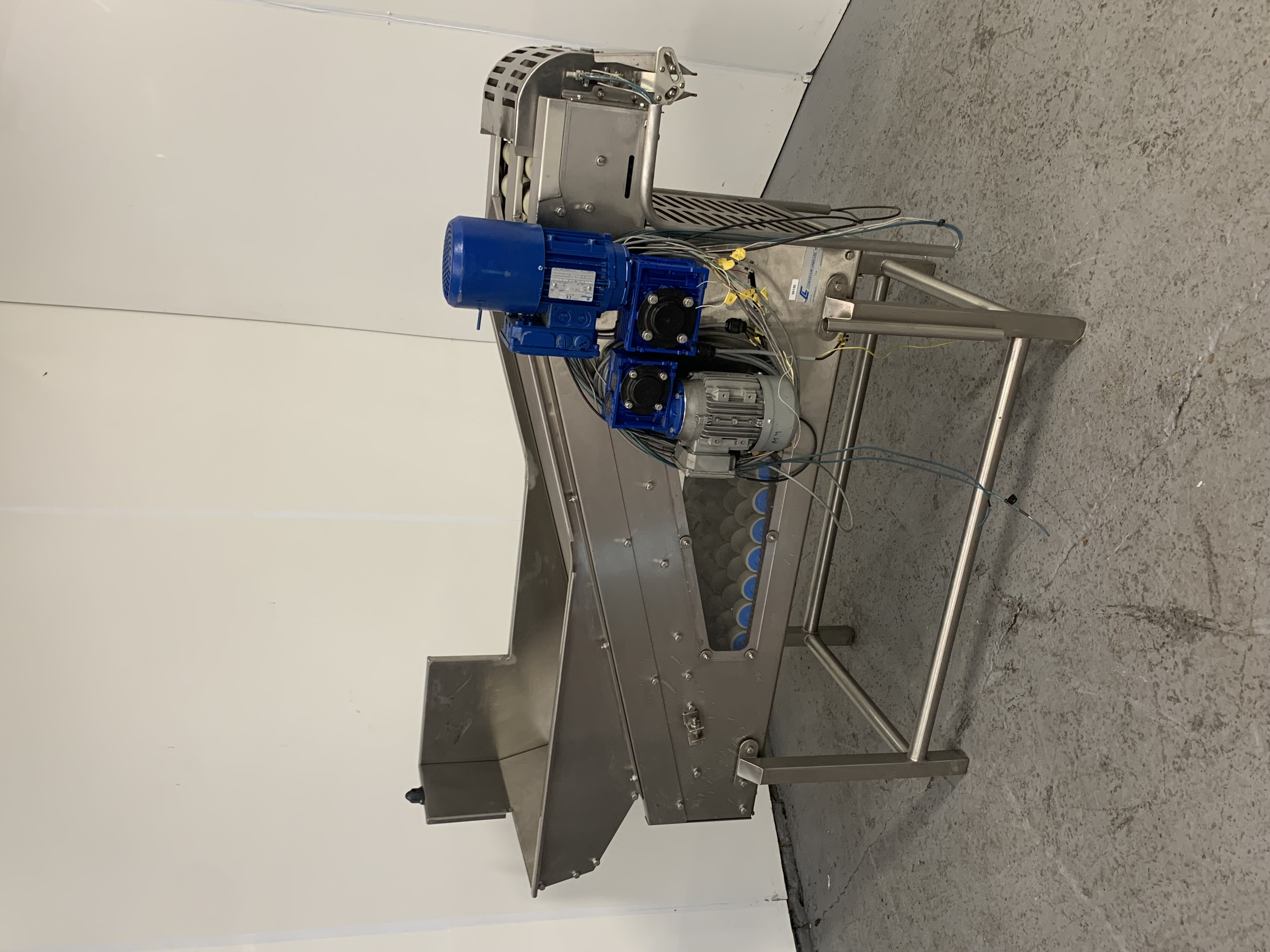 Used Used Roller Incline Conveyor