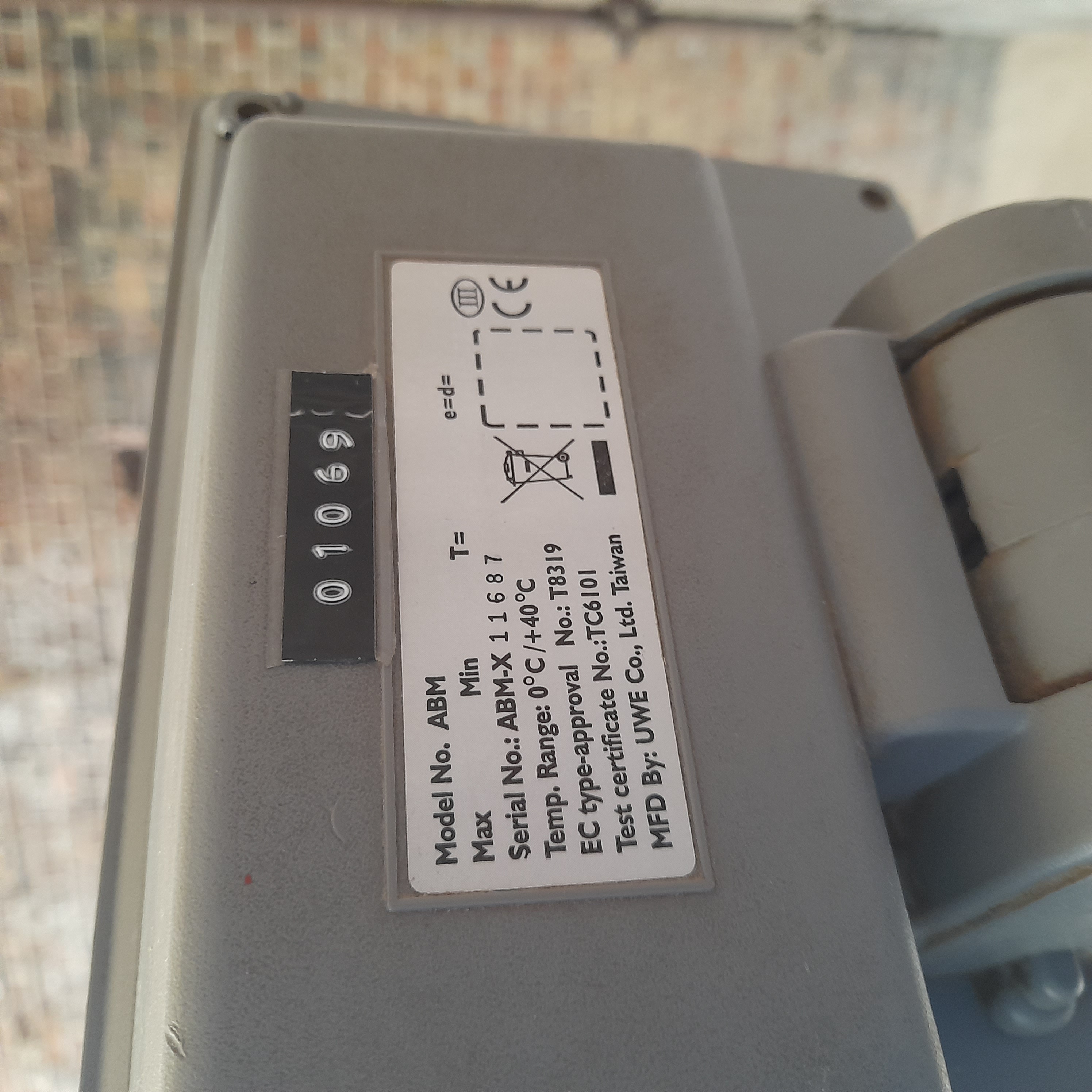 Used Universal Weight Electronics Scales