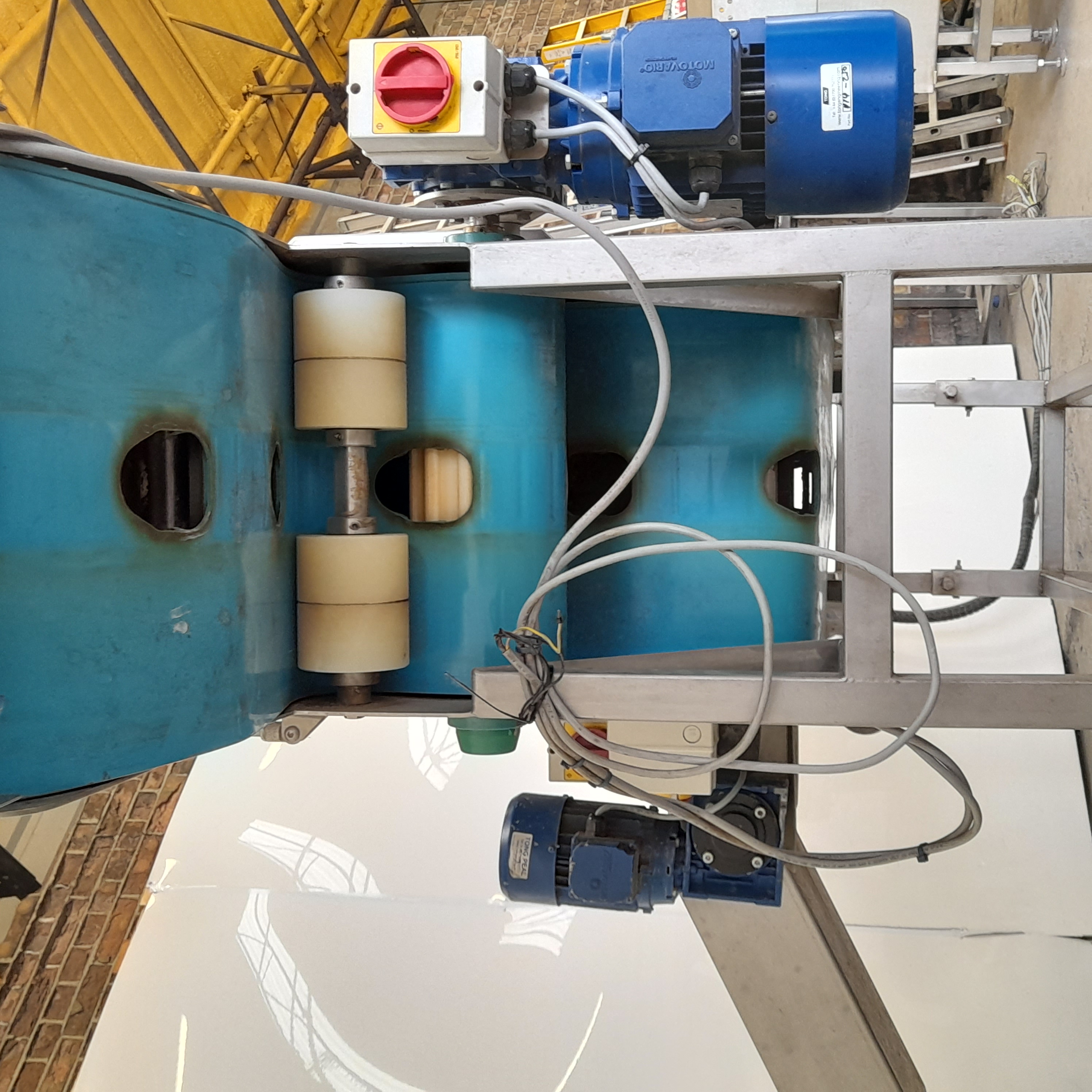 Used 2016 Tong Conveyor with Control Box