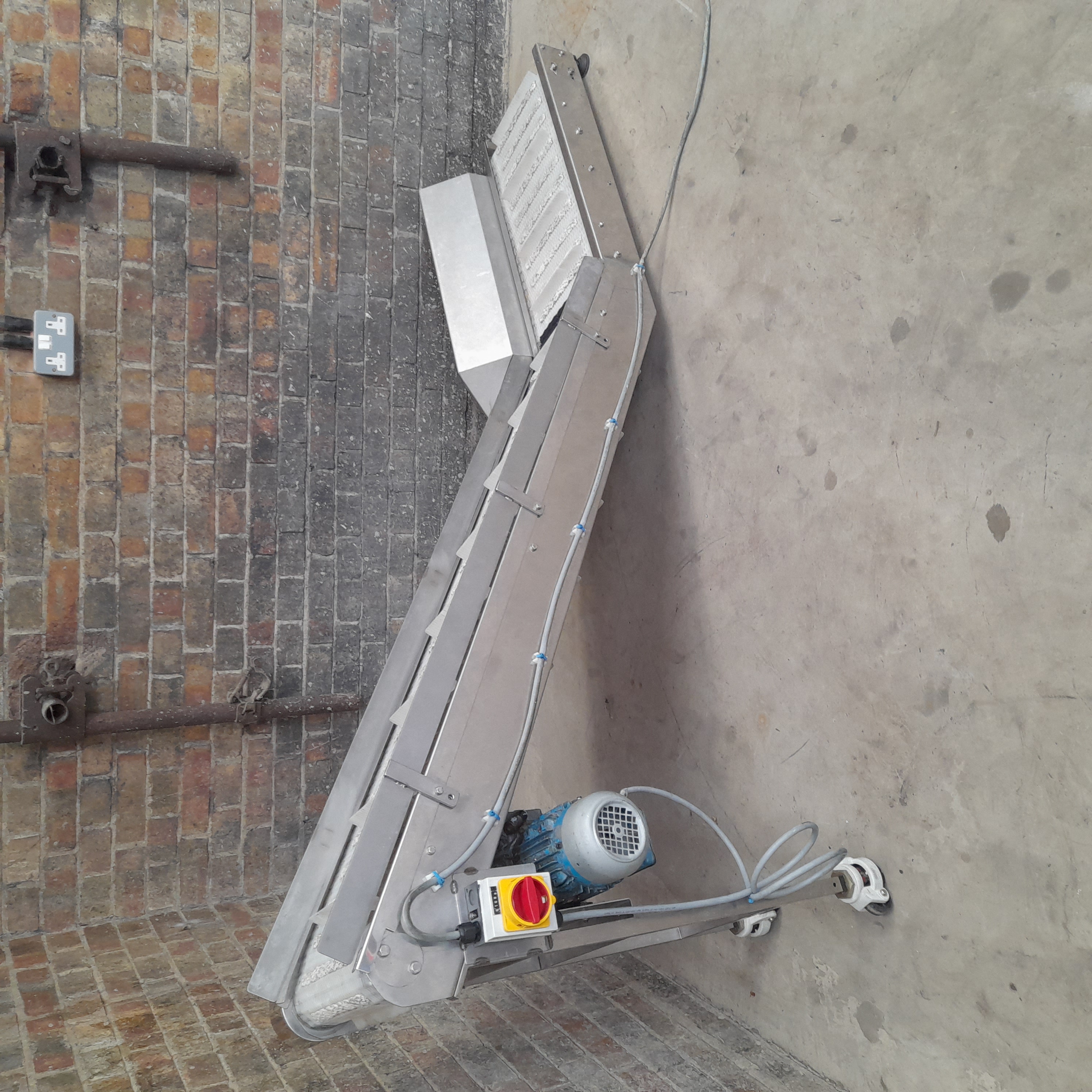 Used Incline Conveyor