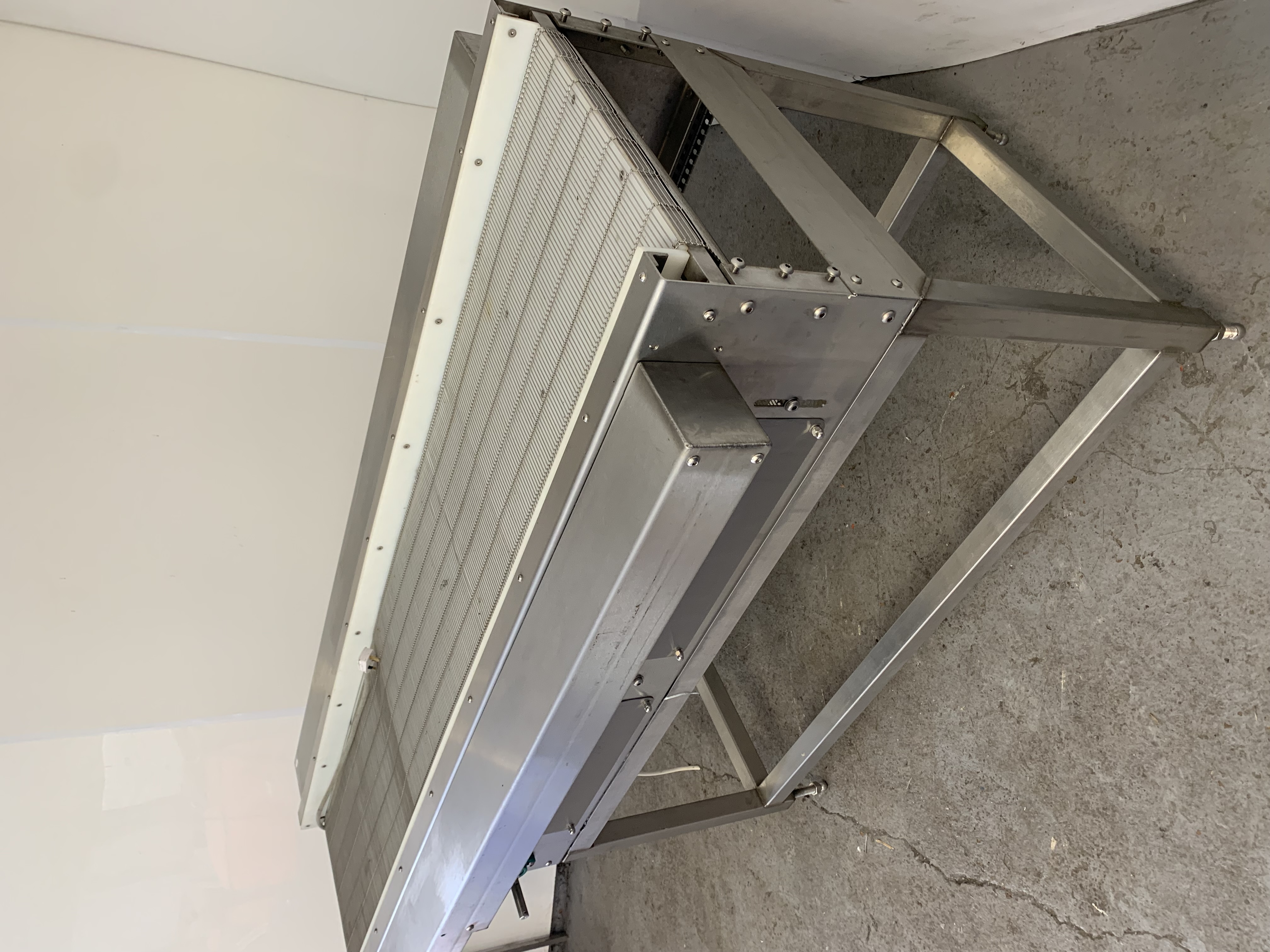 Used Used Wire-Rack Conveyor