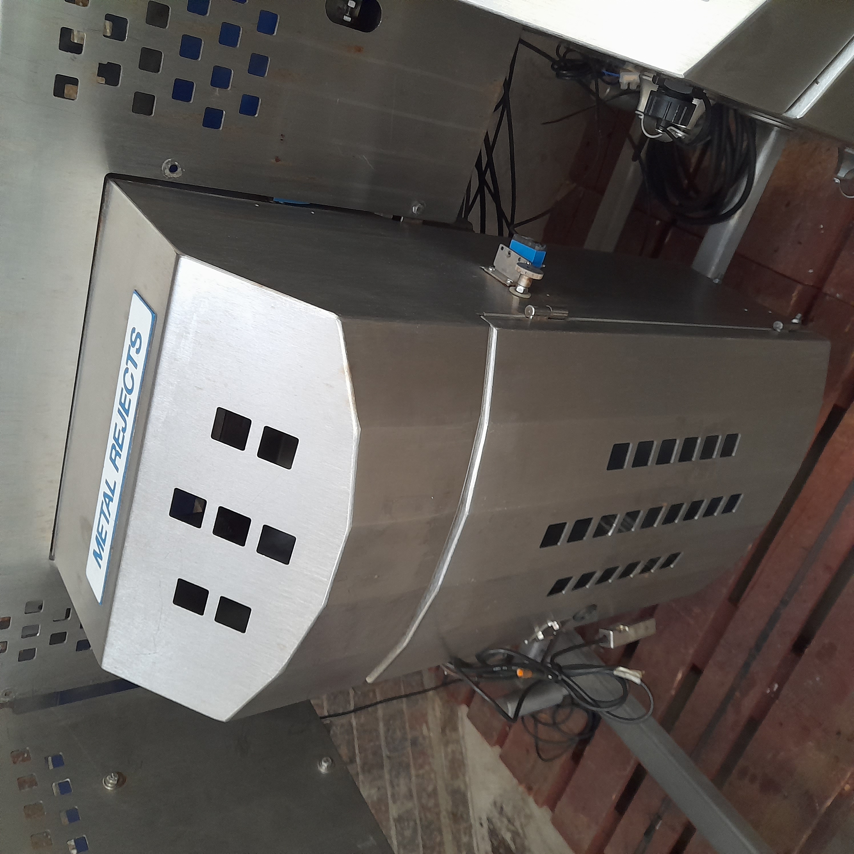 Used Loma IQ3 Metal Detector, Checkweigher & Bins