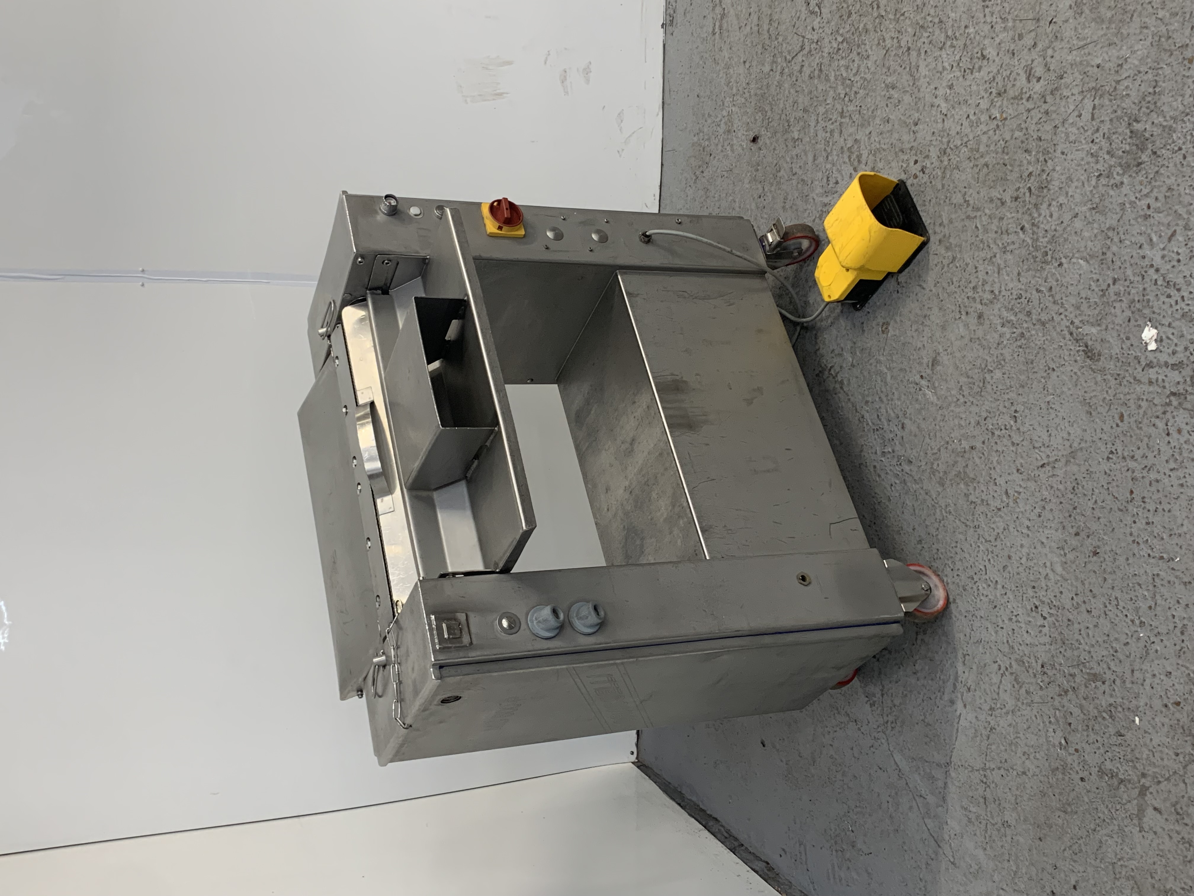 Used Used Foot Operated Skinner MS 600-P