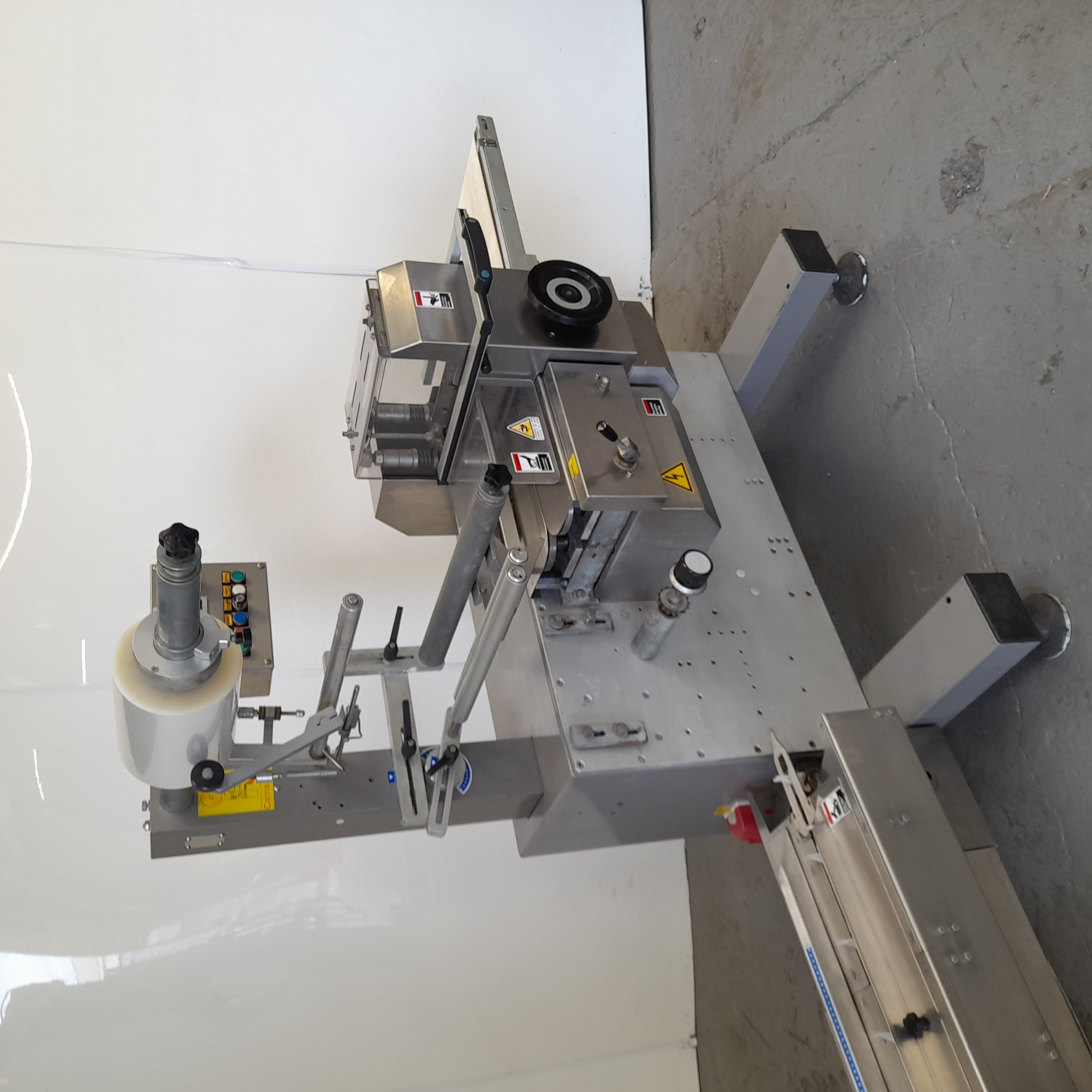 Used Delfin Flowpack with Conveyor