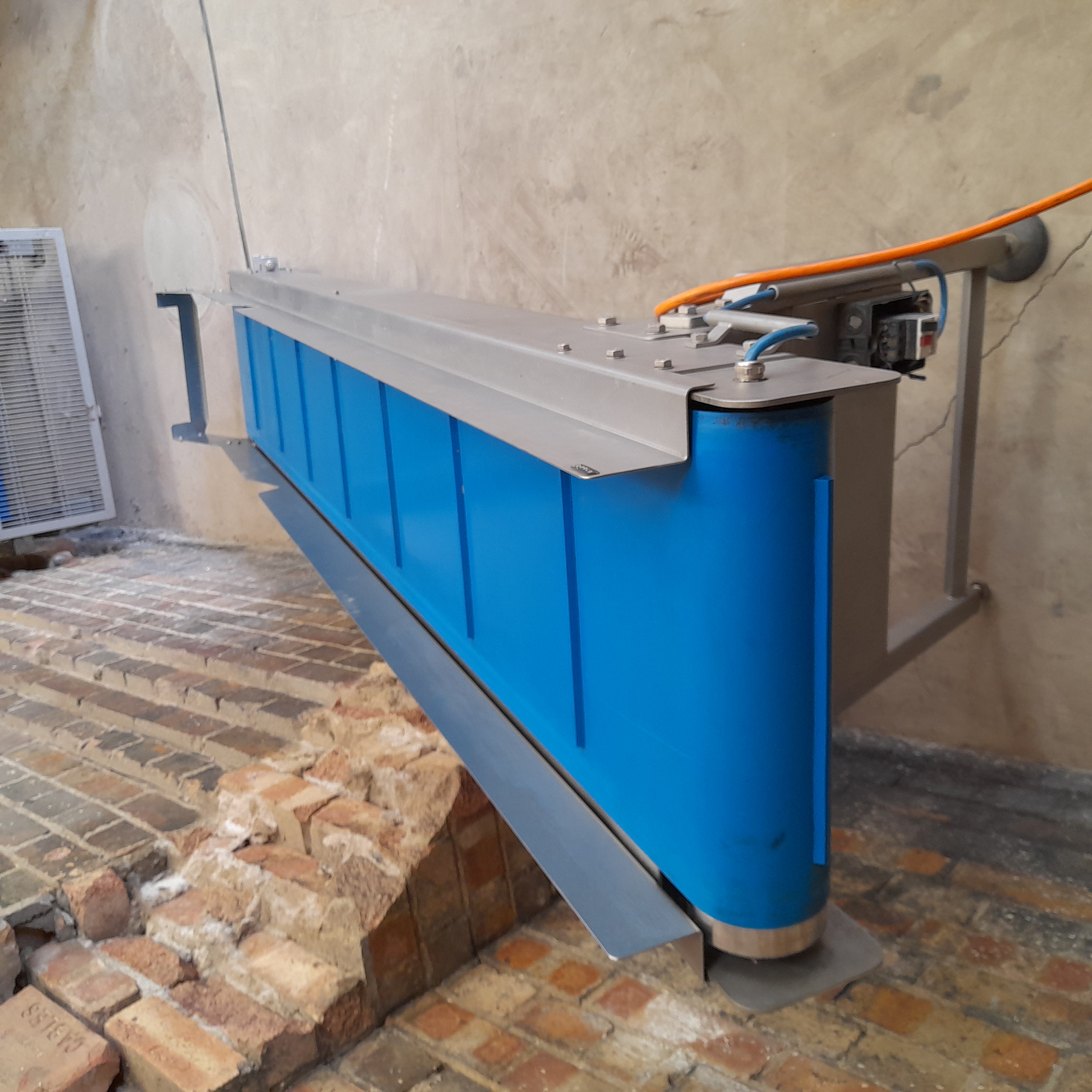 Used Incline Conveyor