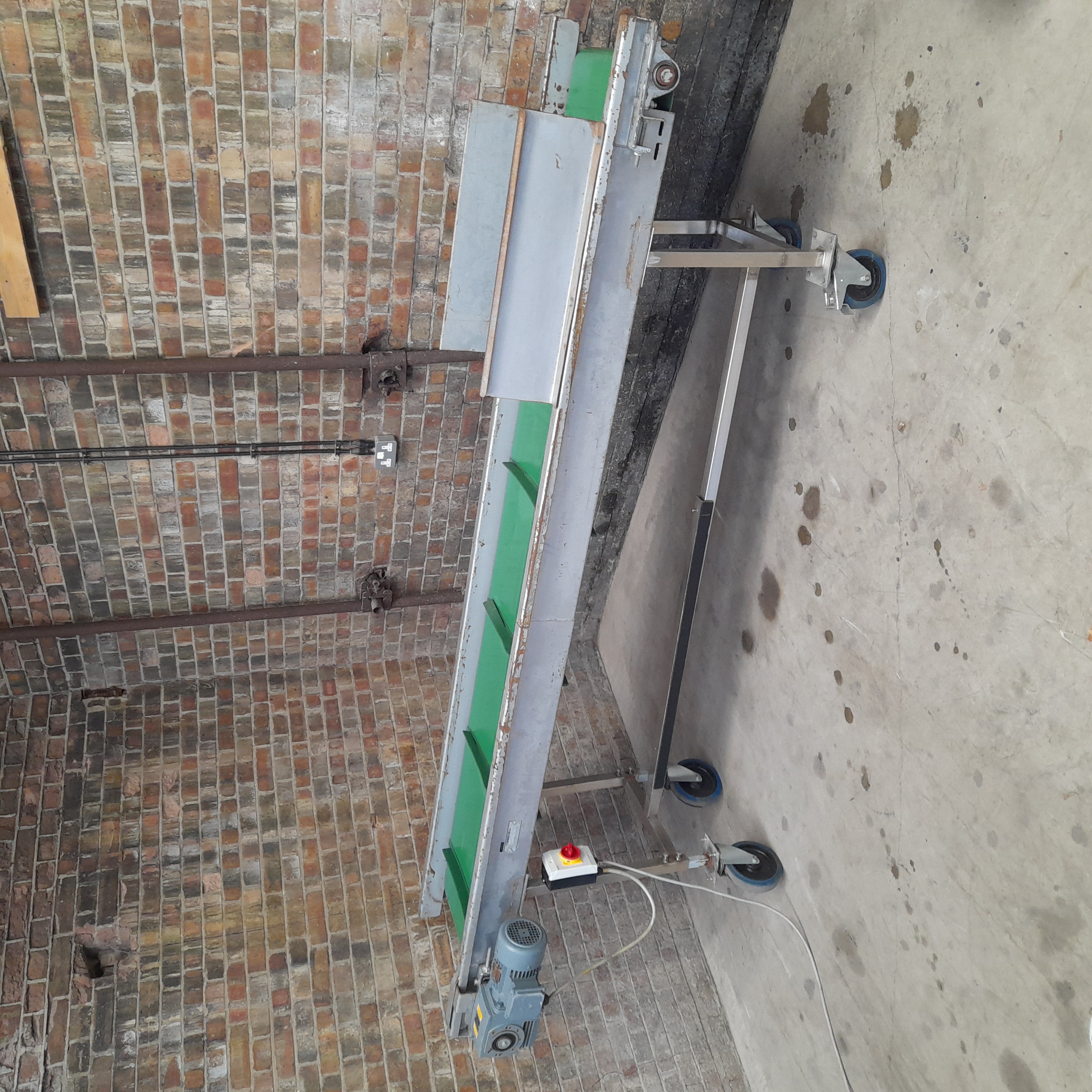 Used Incline Conveyor