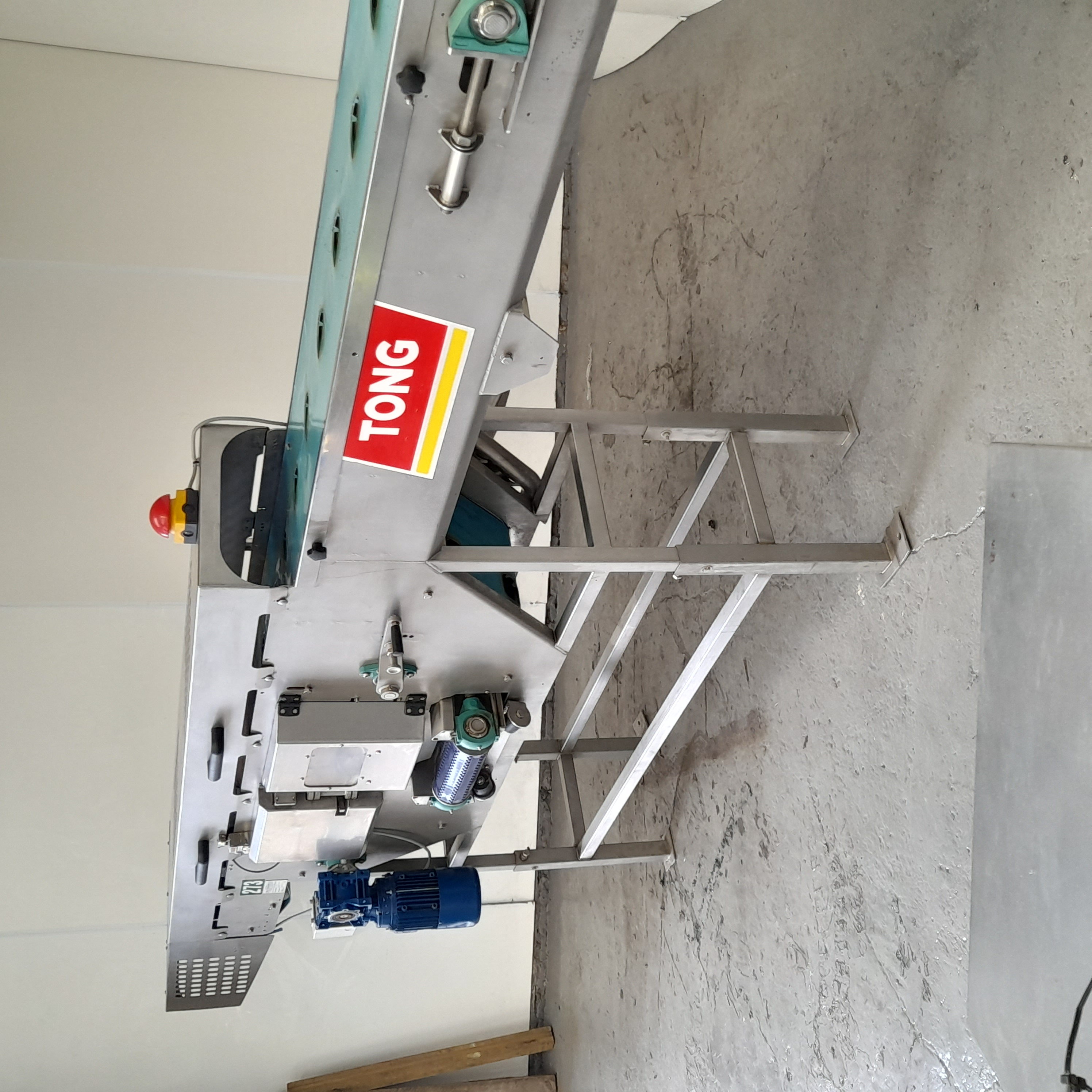 Used 2016 Tong Conveyor with Control Box