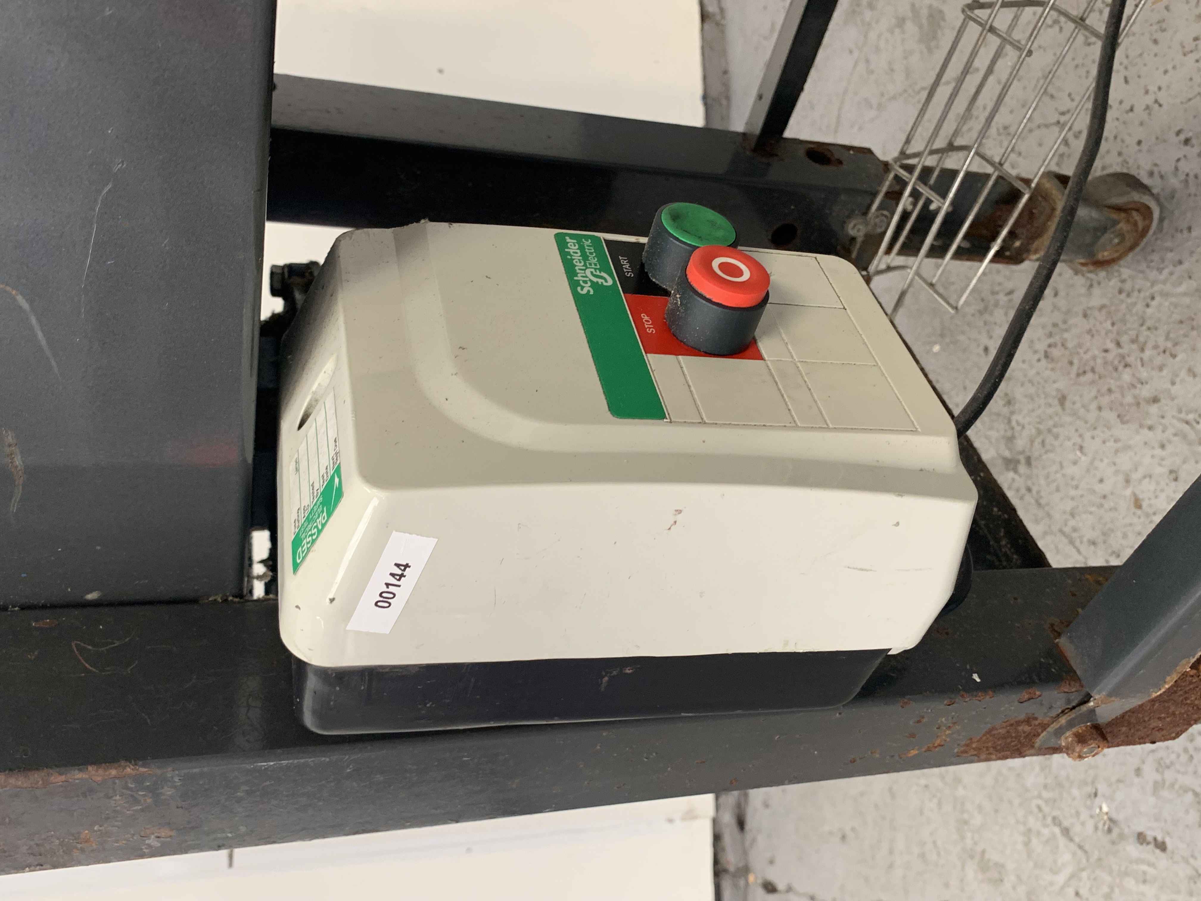 Used Used Box Tapper