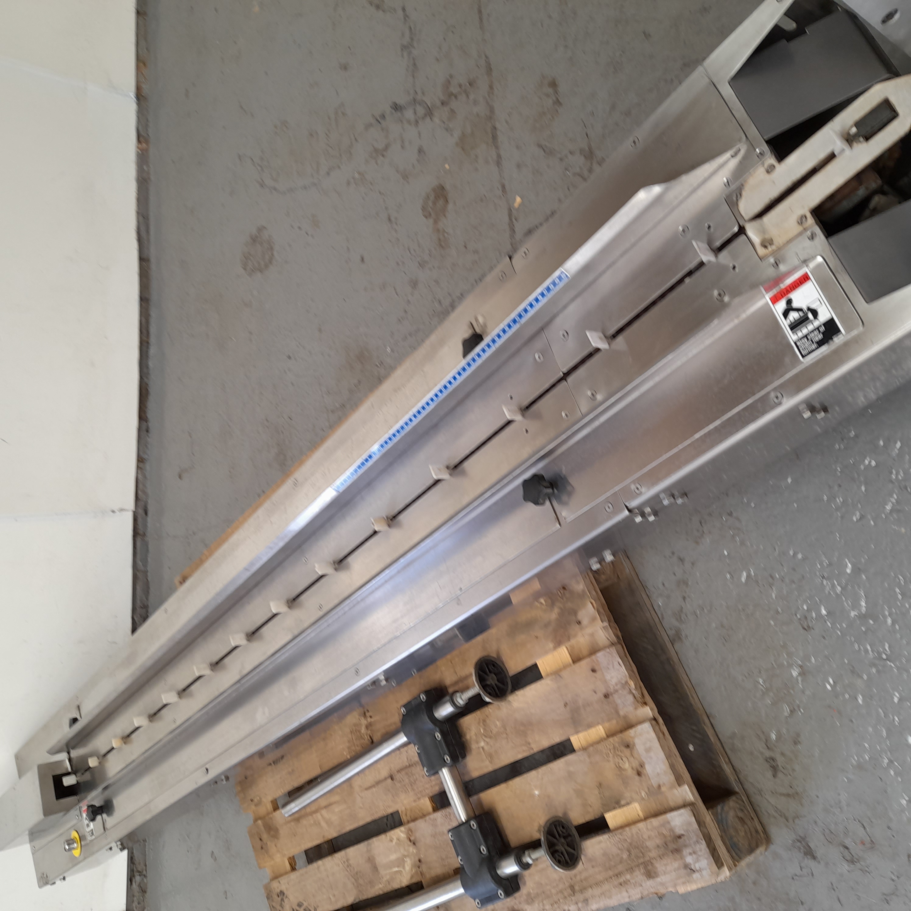 Used Delfin Flowpack with Conveyor