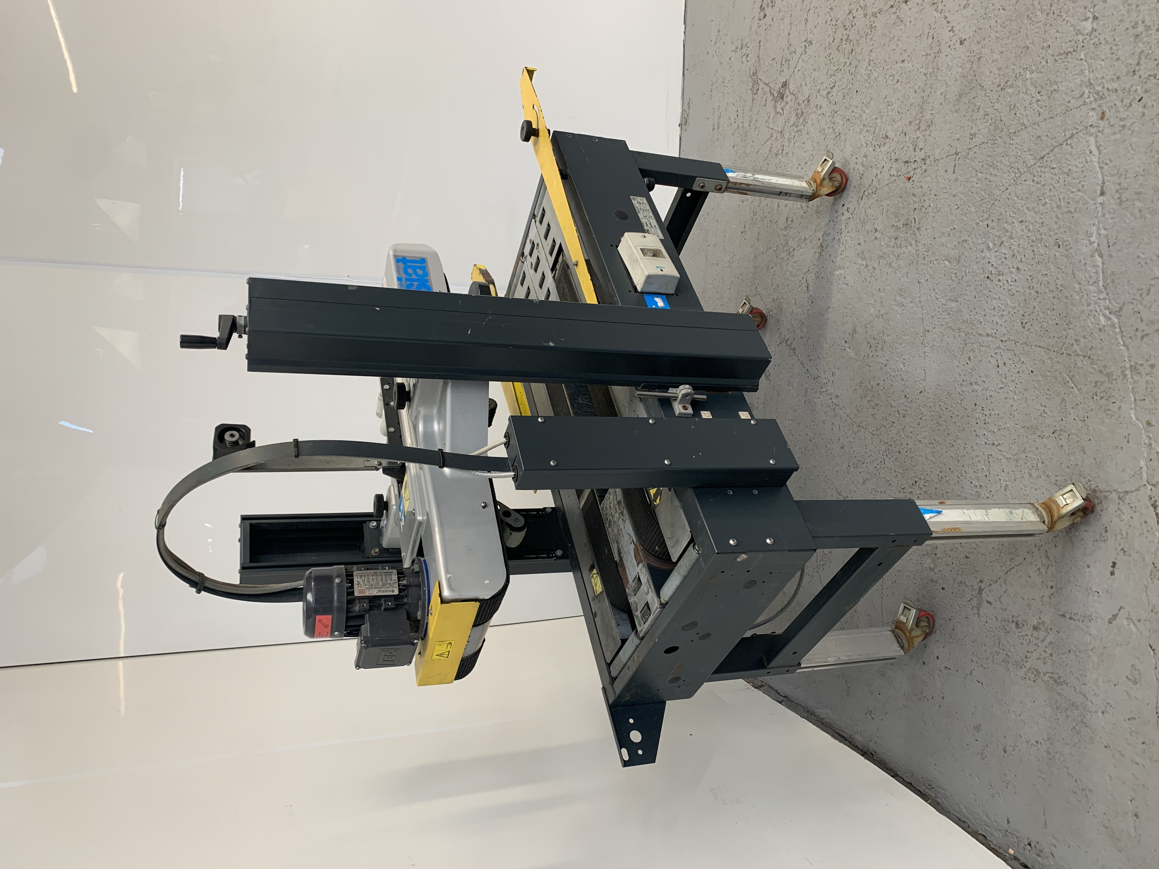 Used Used Bag Tapper