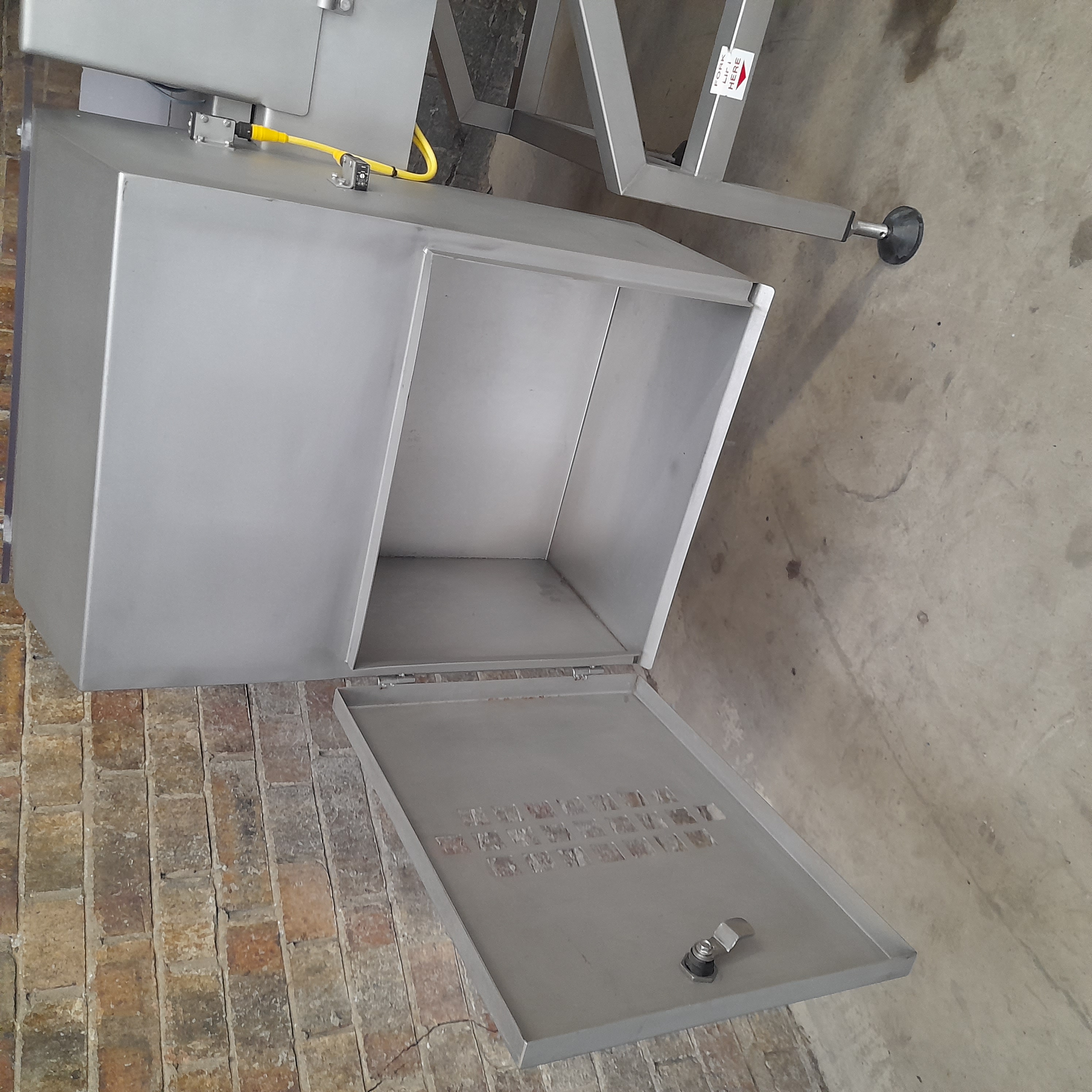 Used Loma Systems Sentry XR - XRay Machine