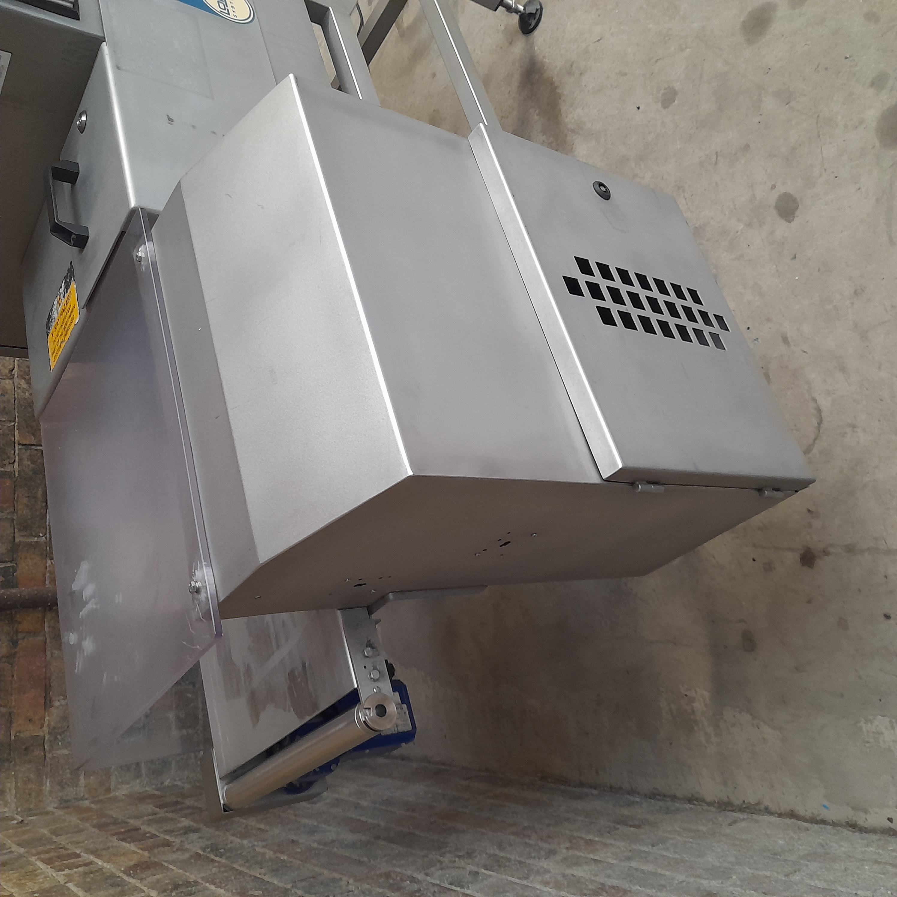 Used Loma Systems Sentry XR - XRay Machine