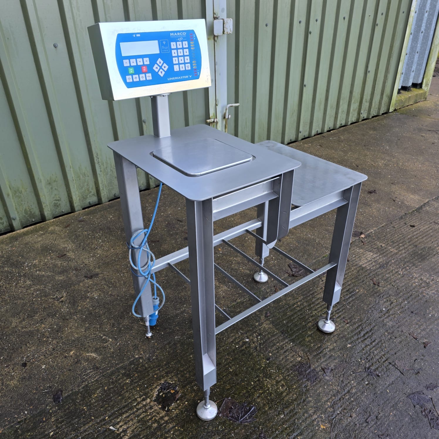 Used D115740 Weigh Table
