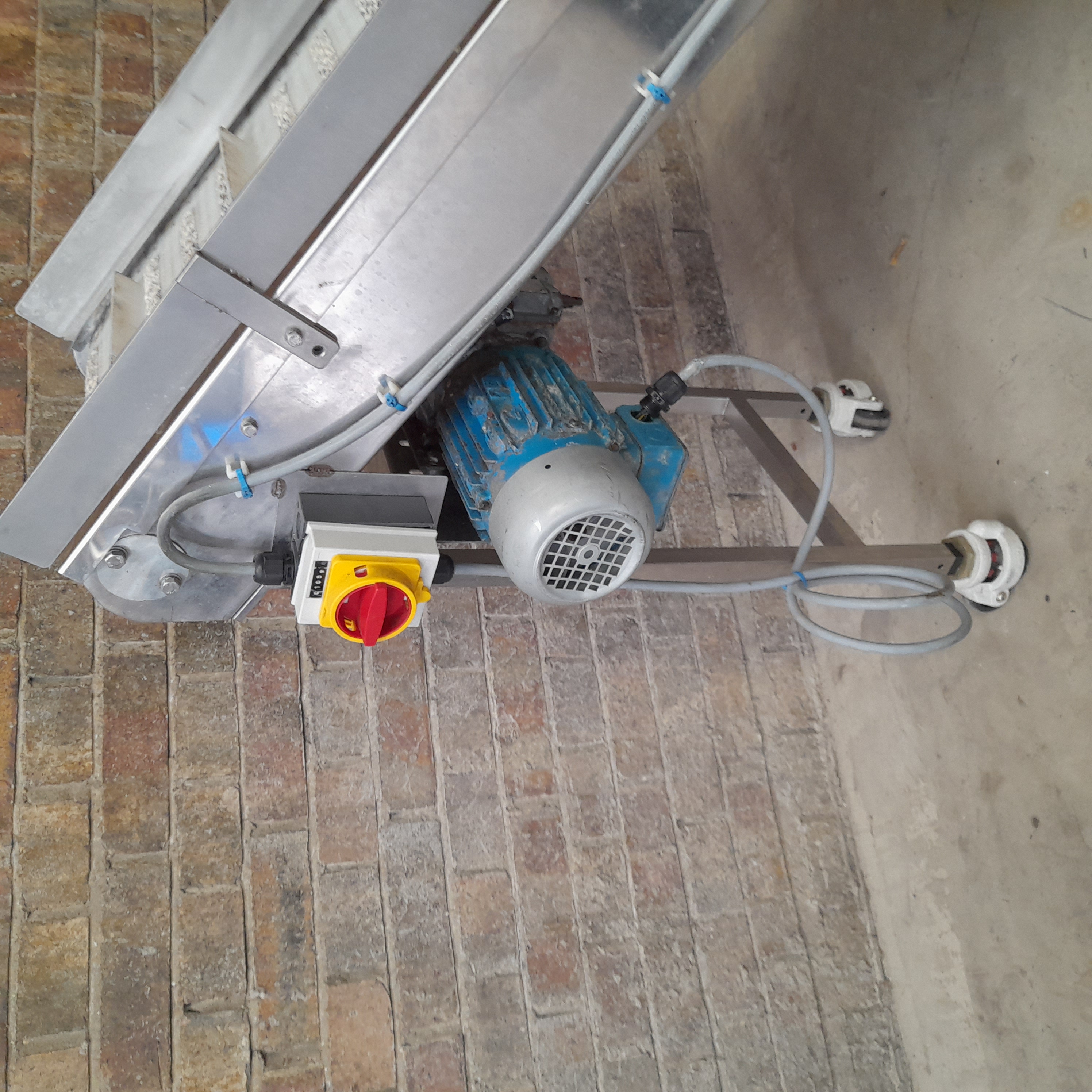 Used Incline Conveyor