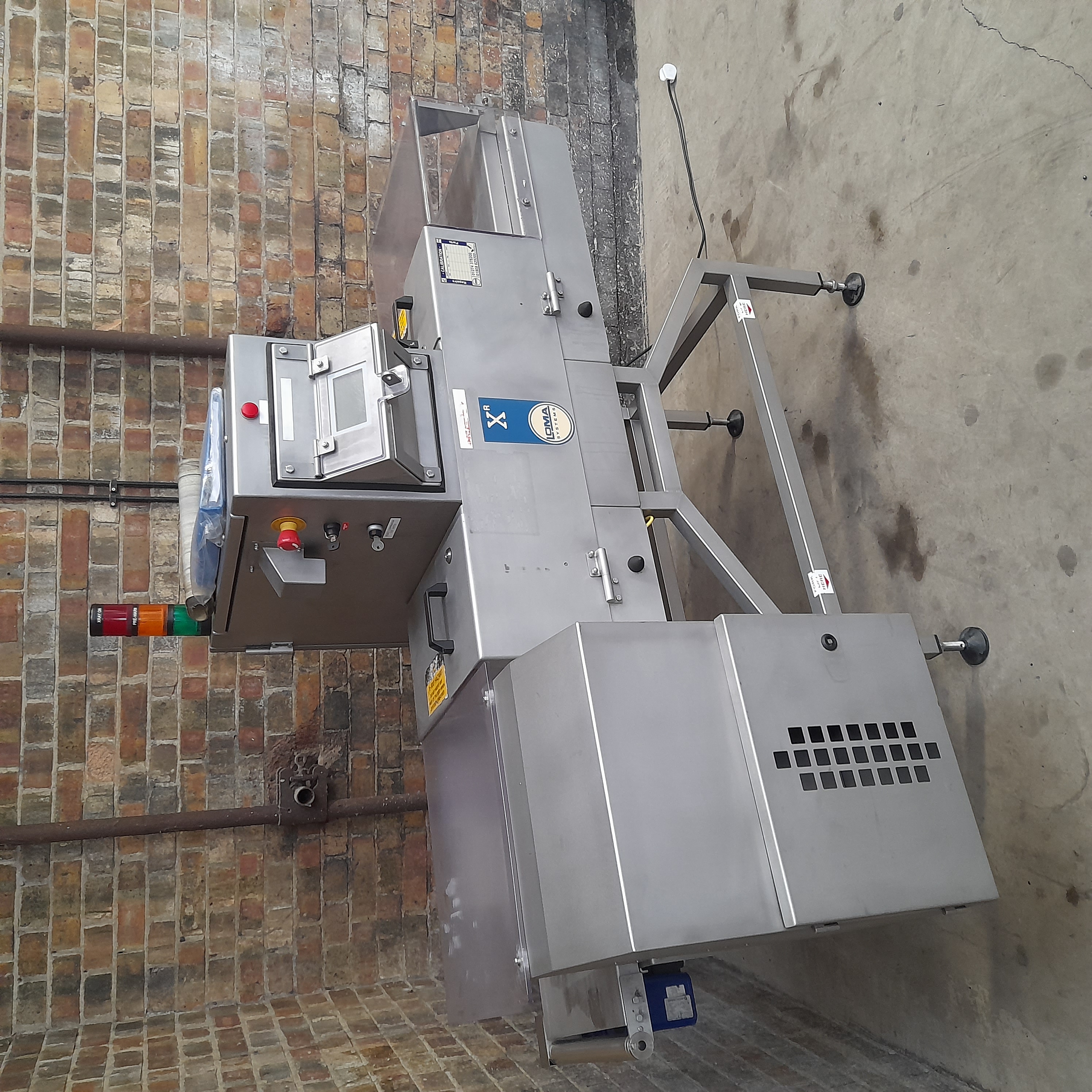Used Loma Systems Sentry XR - XRay Machine