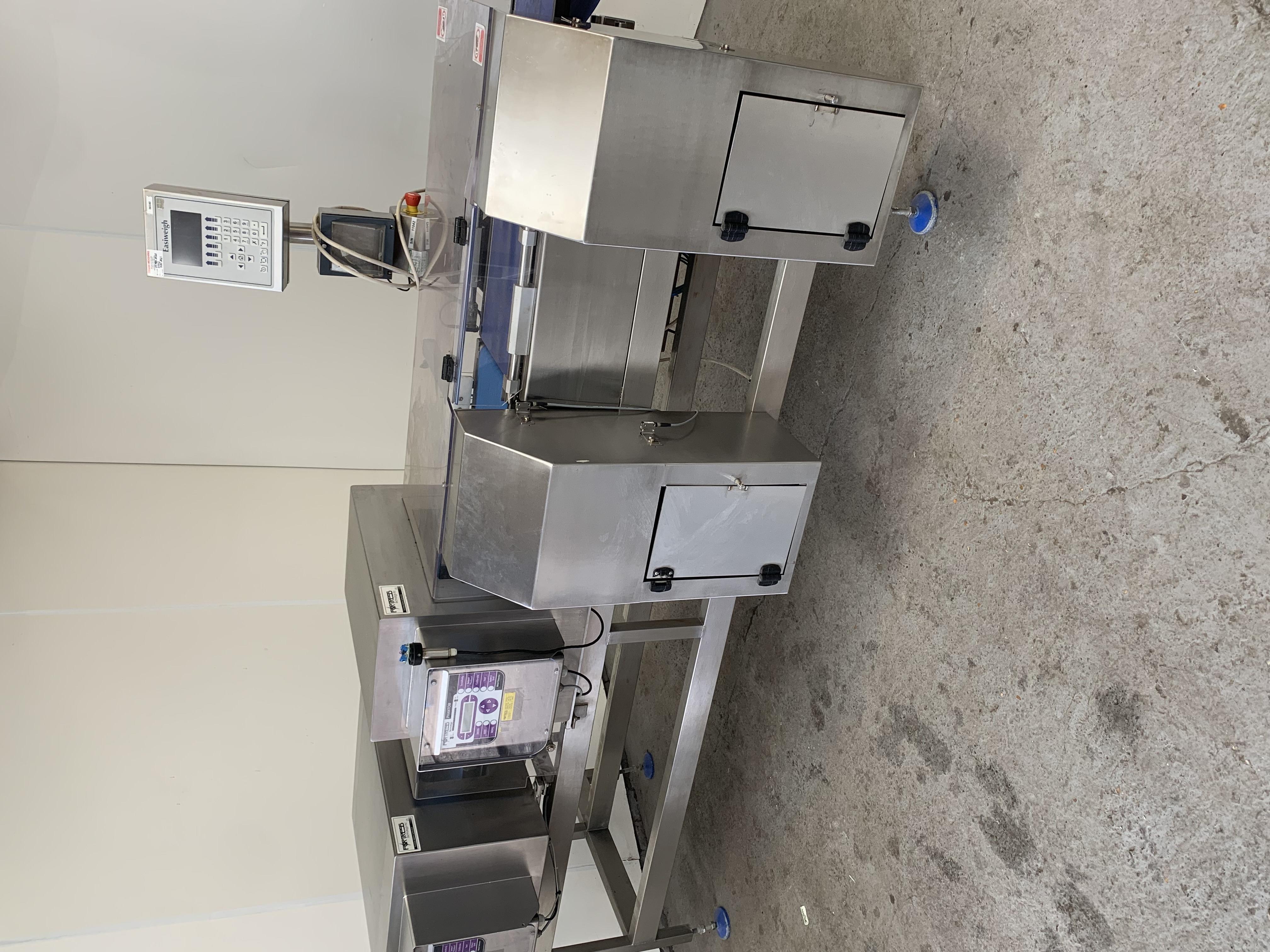 Used Easiweigh Fortress Metal Detector