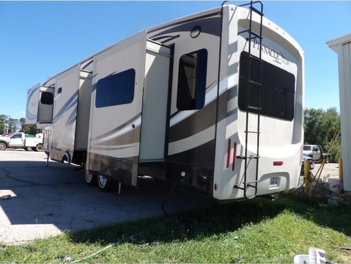 Used Used 2017 Jayco Pinnacle 36RSQS