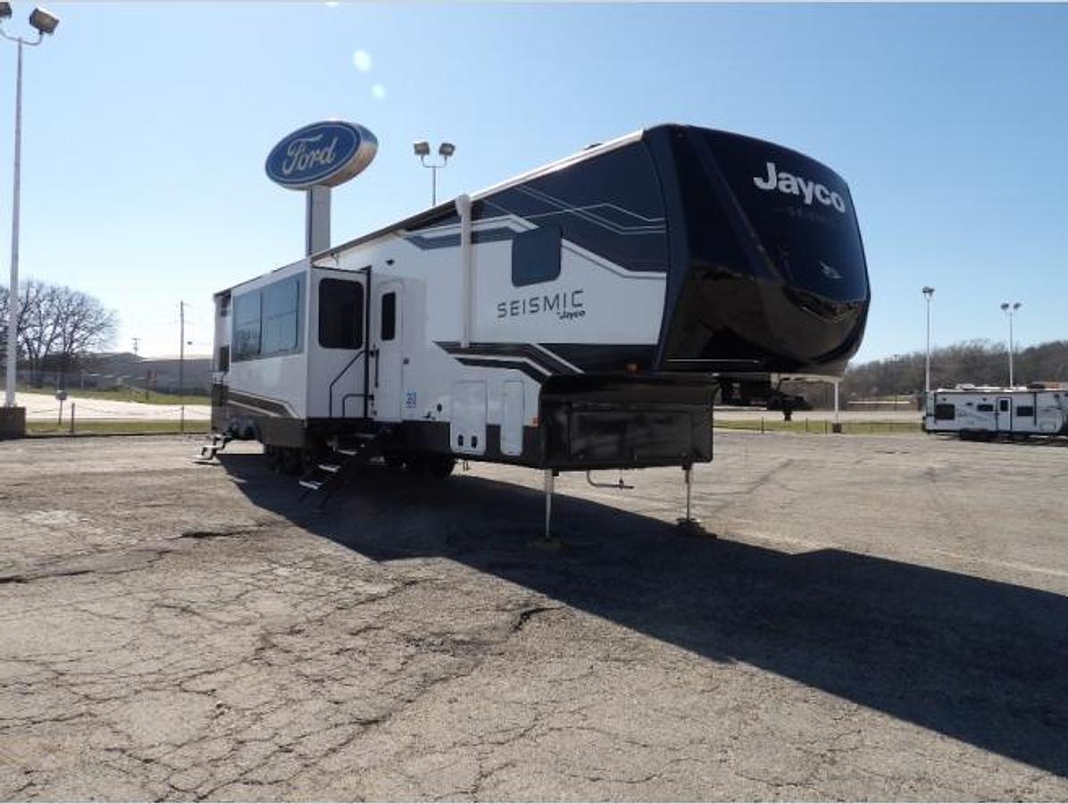 New 2026 Jayco Seismic 395