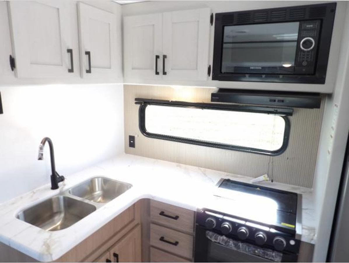 New 2026 Dutchmen RV aspen trail 28RB