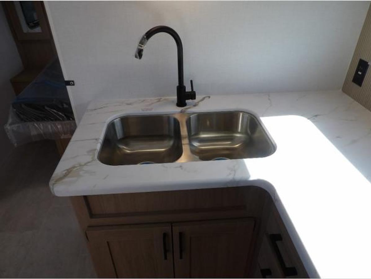 New 2026 Dutchmen RV aspen trail 28RB