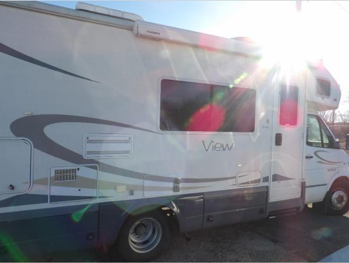 Used Used 2007 Winnebago Outlook 19rb