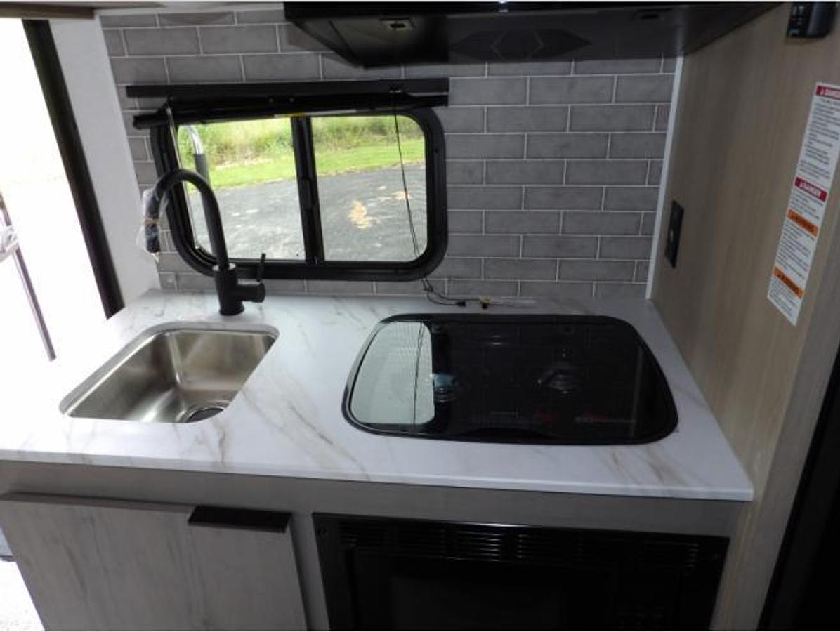 New 2025 Dutchmen RV Kodiak Cub 162BH