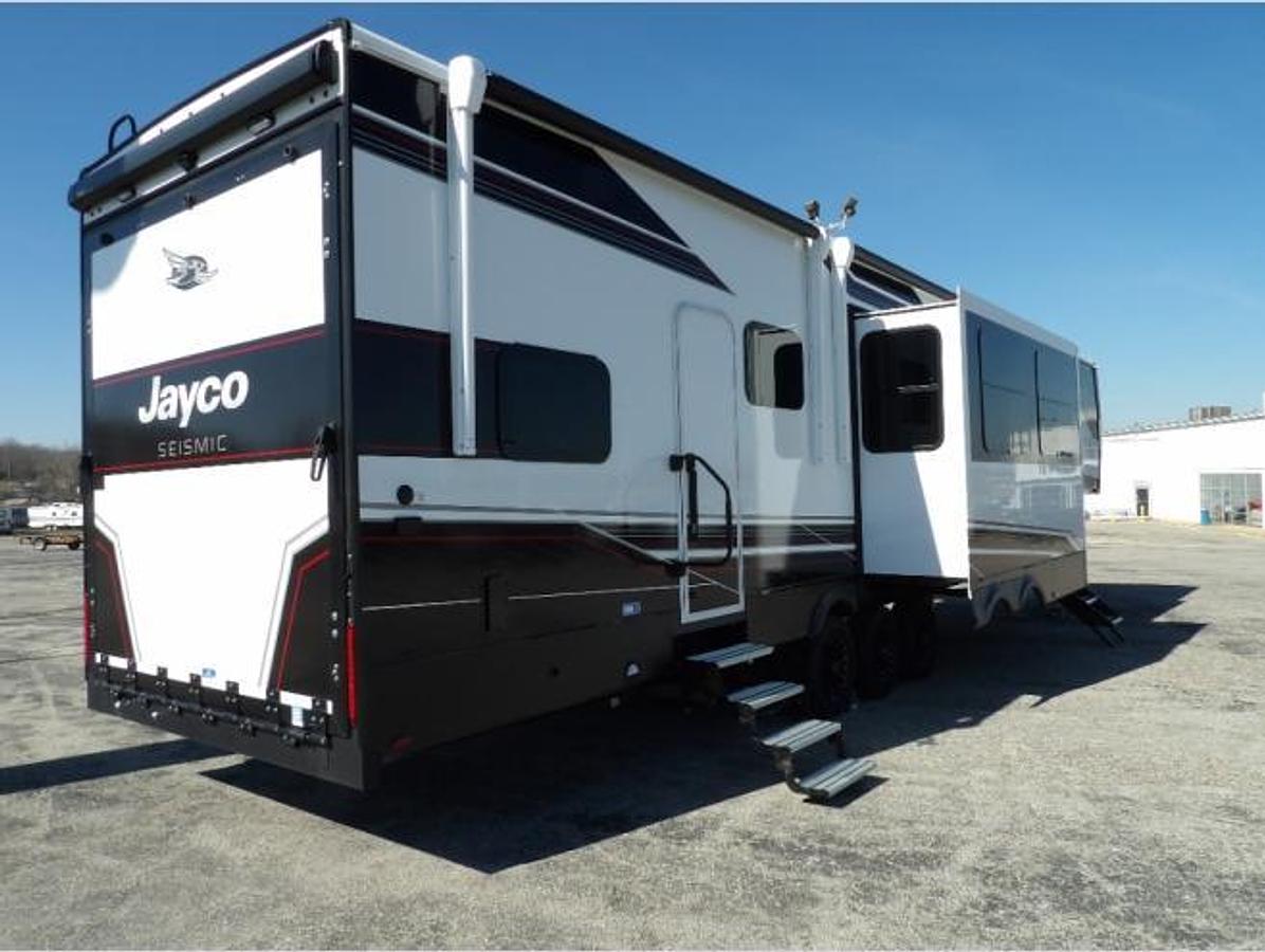 New 2026 Jayco Seismic 395