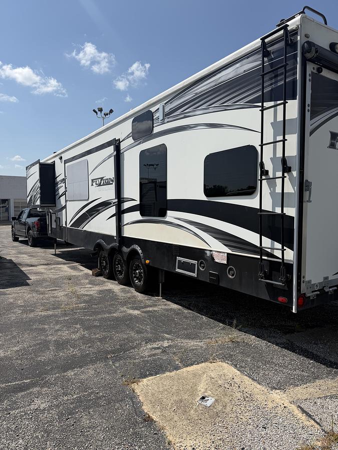 Used Used 2014 Keystone RV Fuzion 404 Chrome