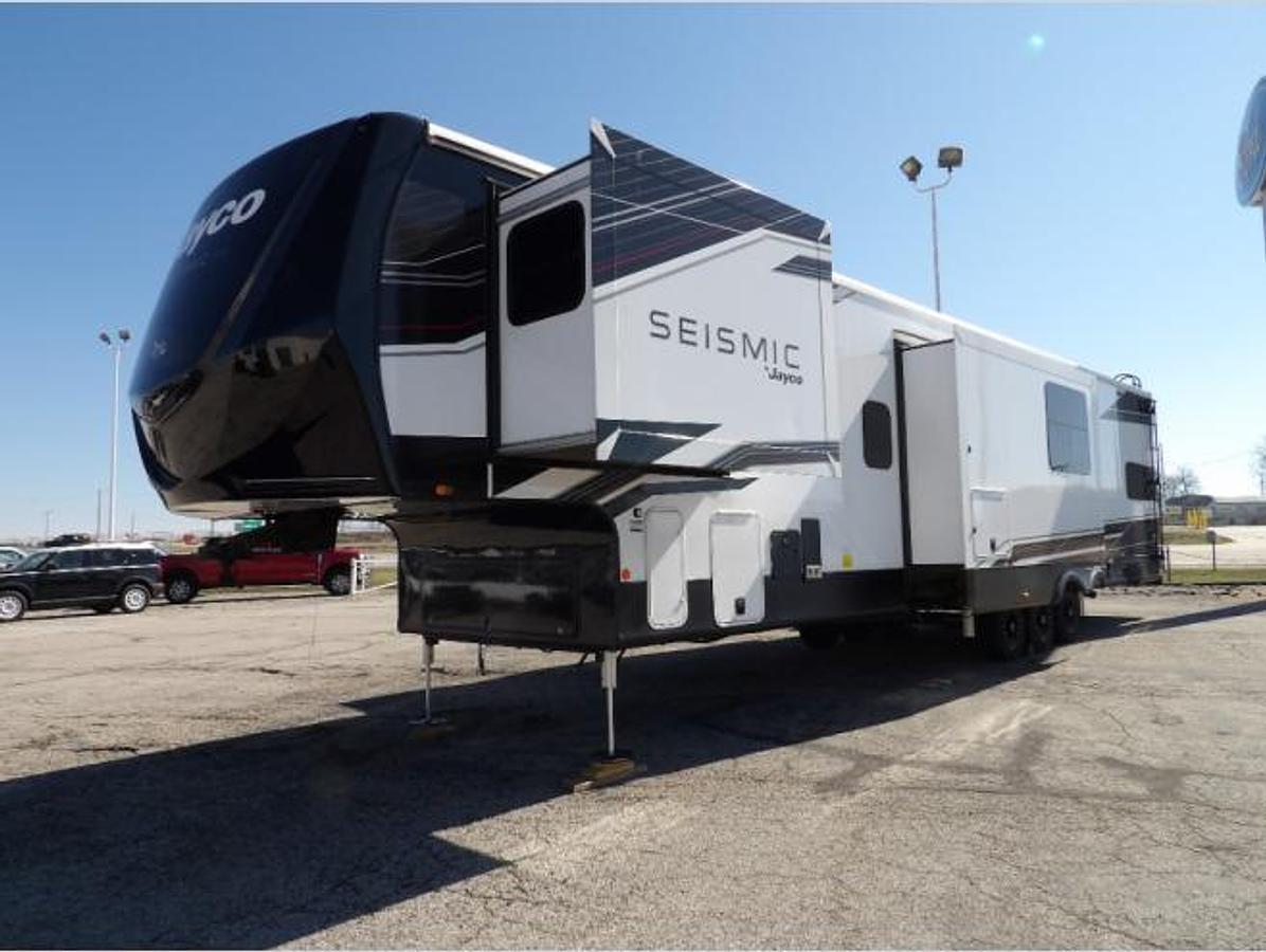 New 2026 Jayco Seismic 395