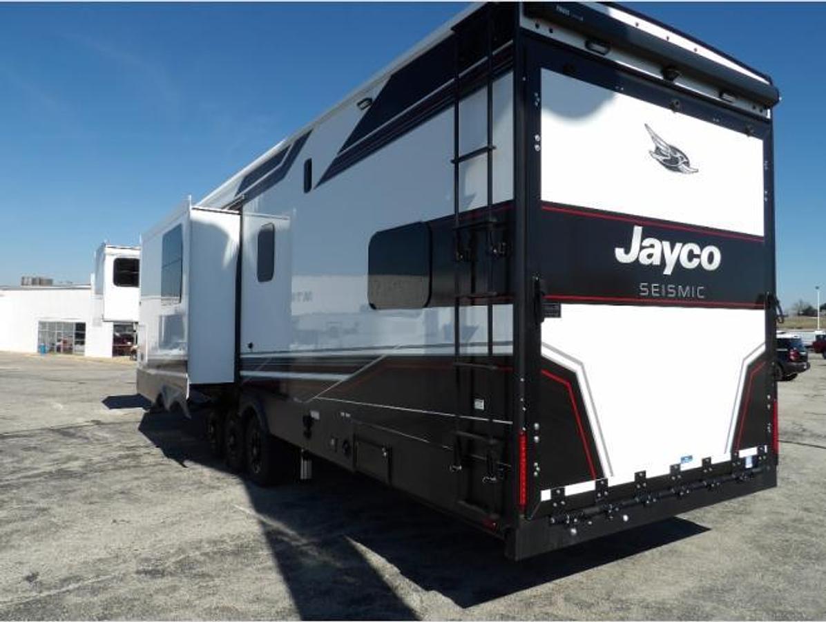 New 2026 Jayco Seismic 395