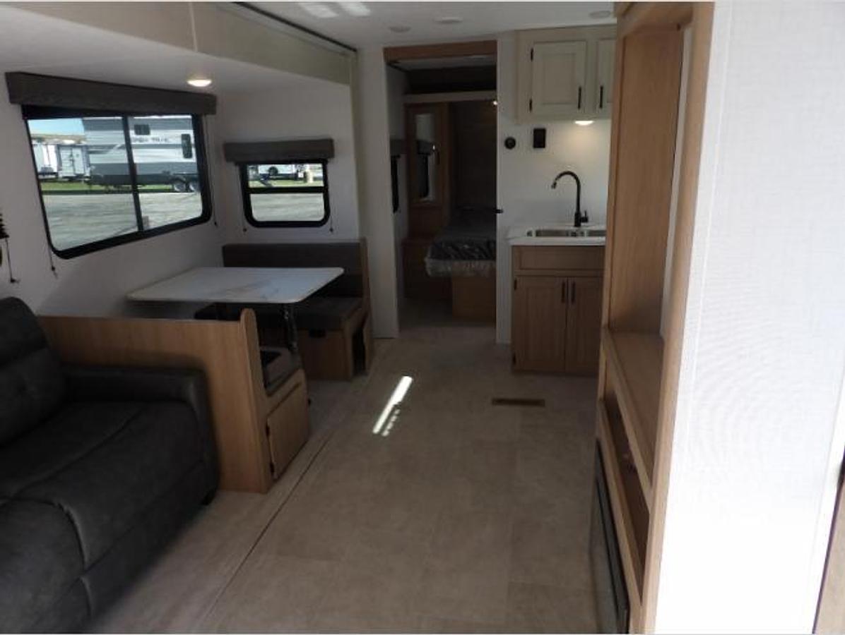 New 2026 Dutchmen RV aspen trail 28RB
