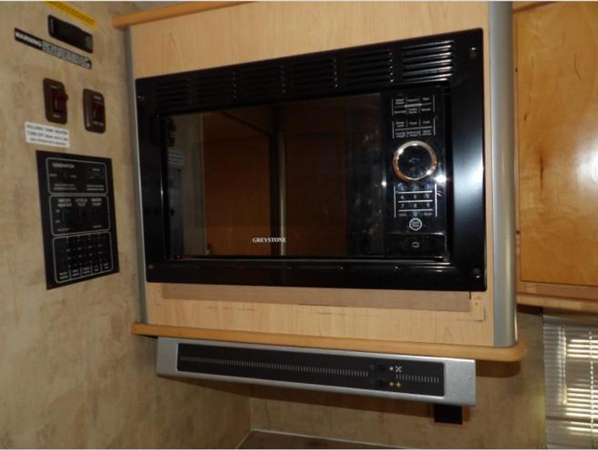 Used Used 2007 Winnebago Outlook 19rb