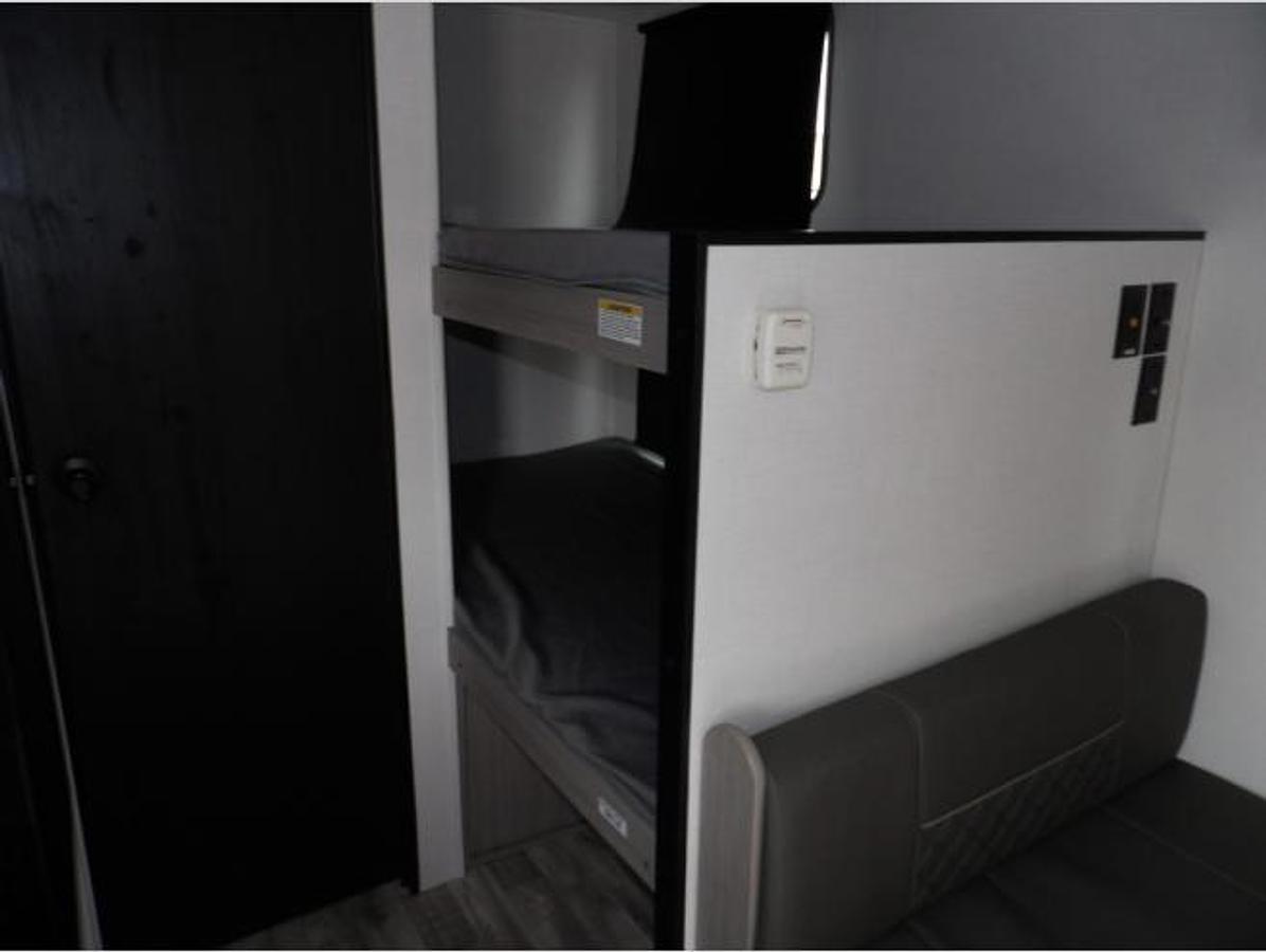 New 2025 Dutchmen RV Kodiak SE 17SBH