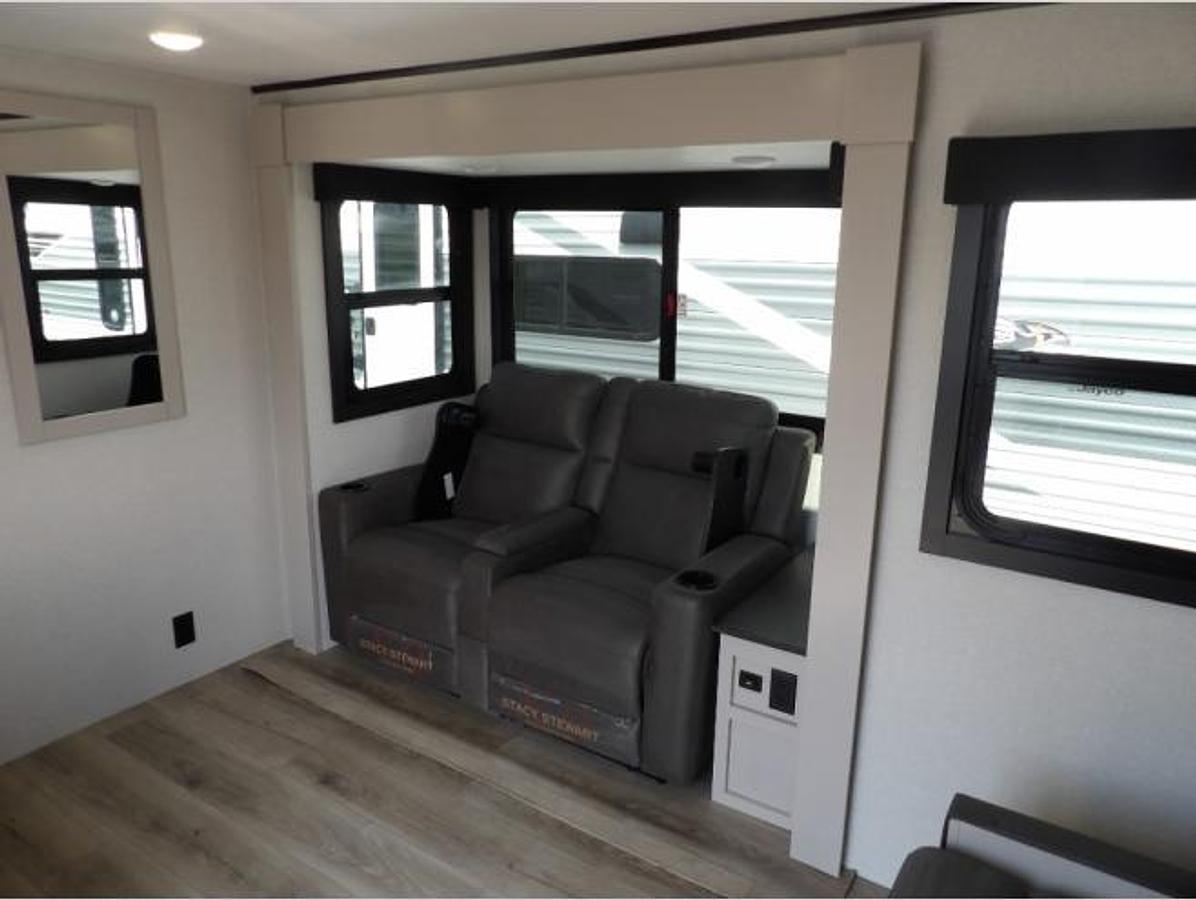 New 2026 Jayco Jay Feather 19MRK