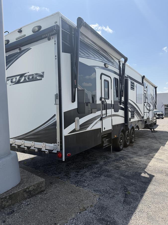 Used Used 2014 Keystone RV Fuzion 404 Chrome