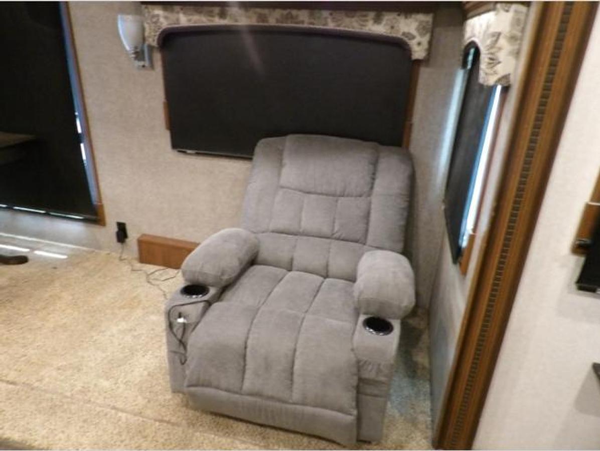 Used Used 2017 Jayco Pinnacle 36RSQS