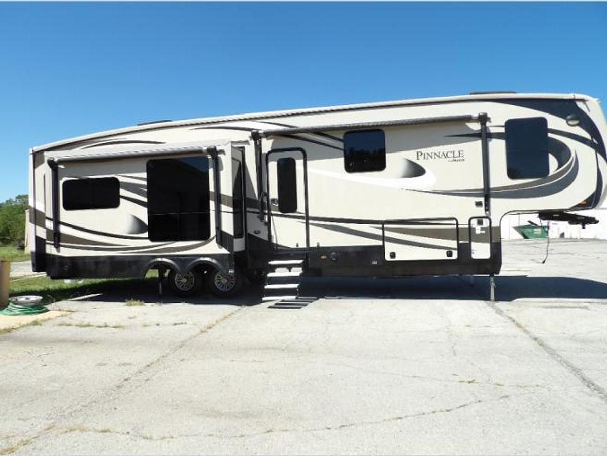 Used Used 2017 Jayco Pinnacle 36RSQS