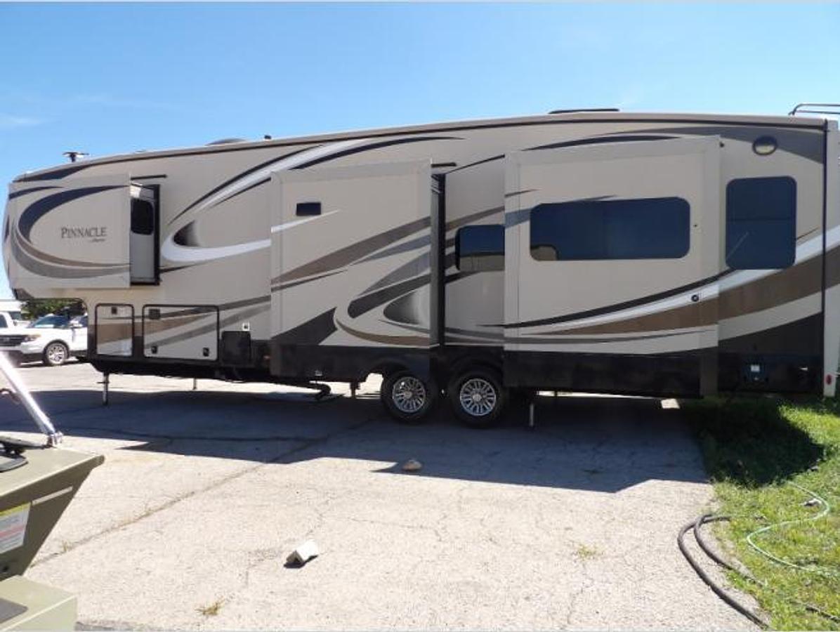 Used Used 2017 Jayco Pinnacle 36RSQS