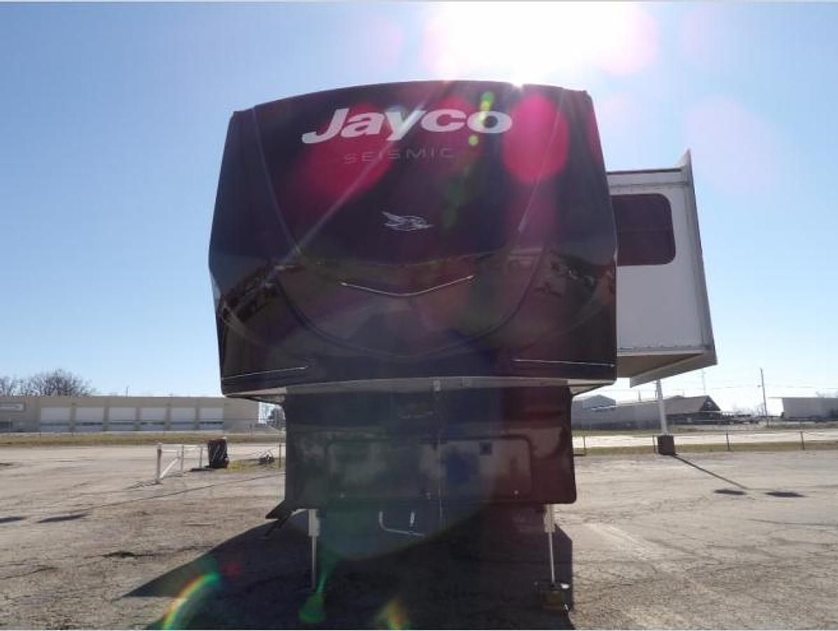 New 2026 Jayco Seismic 395