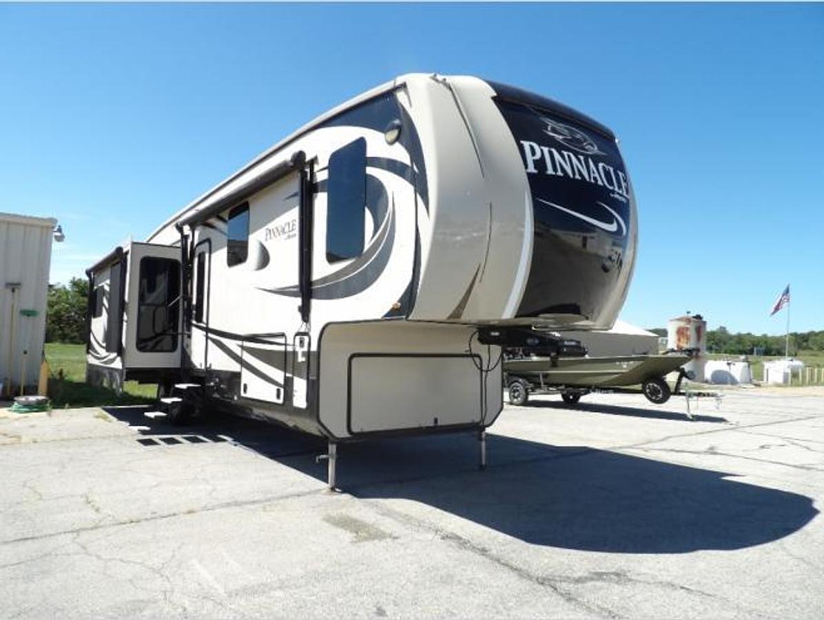 Used Used 2017 Jayco Pinnacle 36RSQS